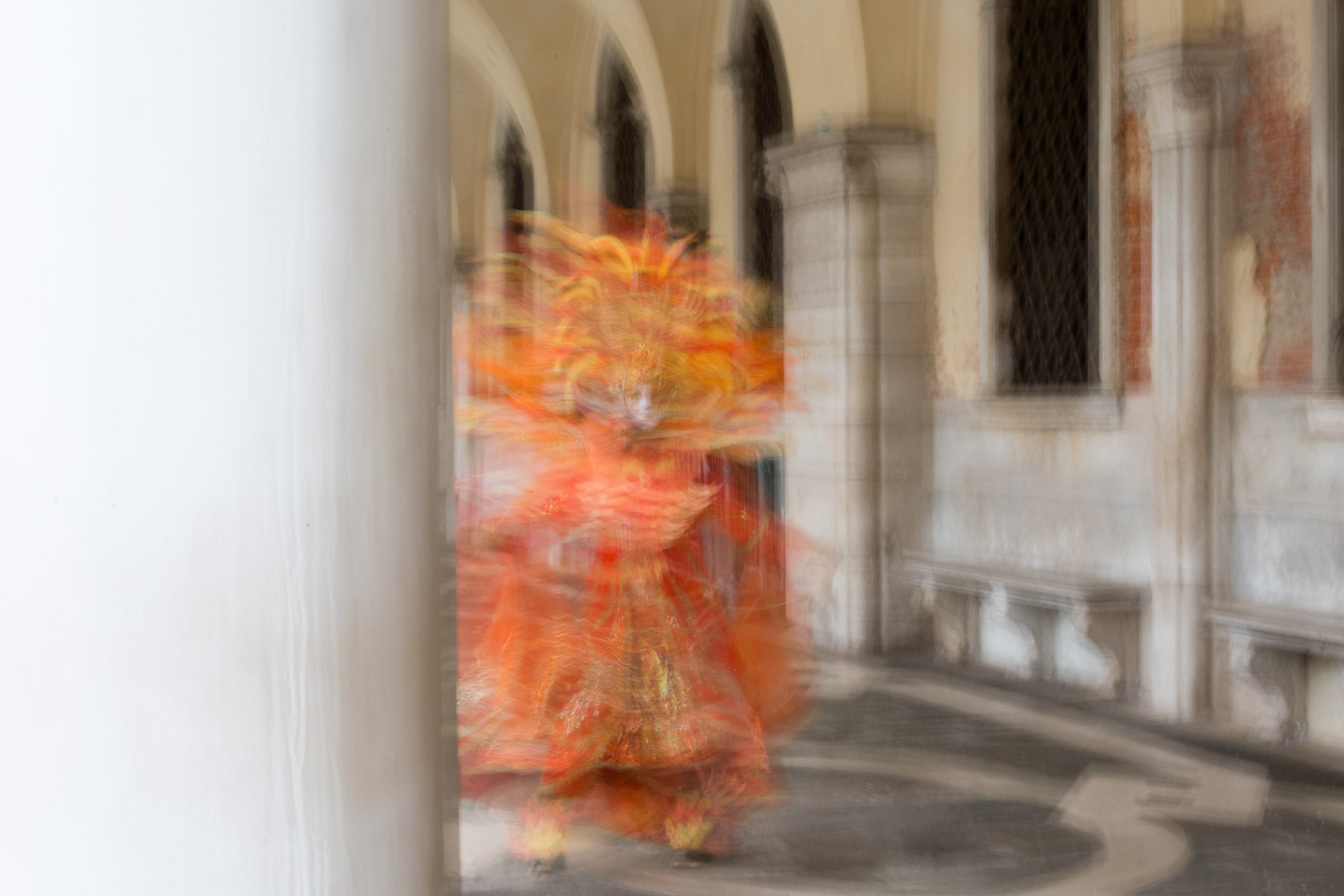 Фотографии призраков Венеции | Мистическая фотосессия карнавала Motion Blur