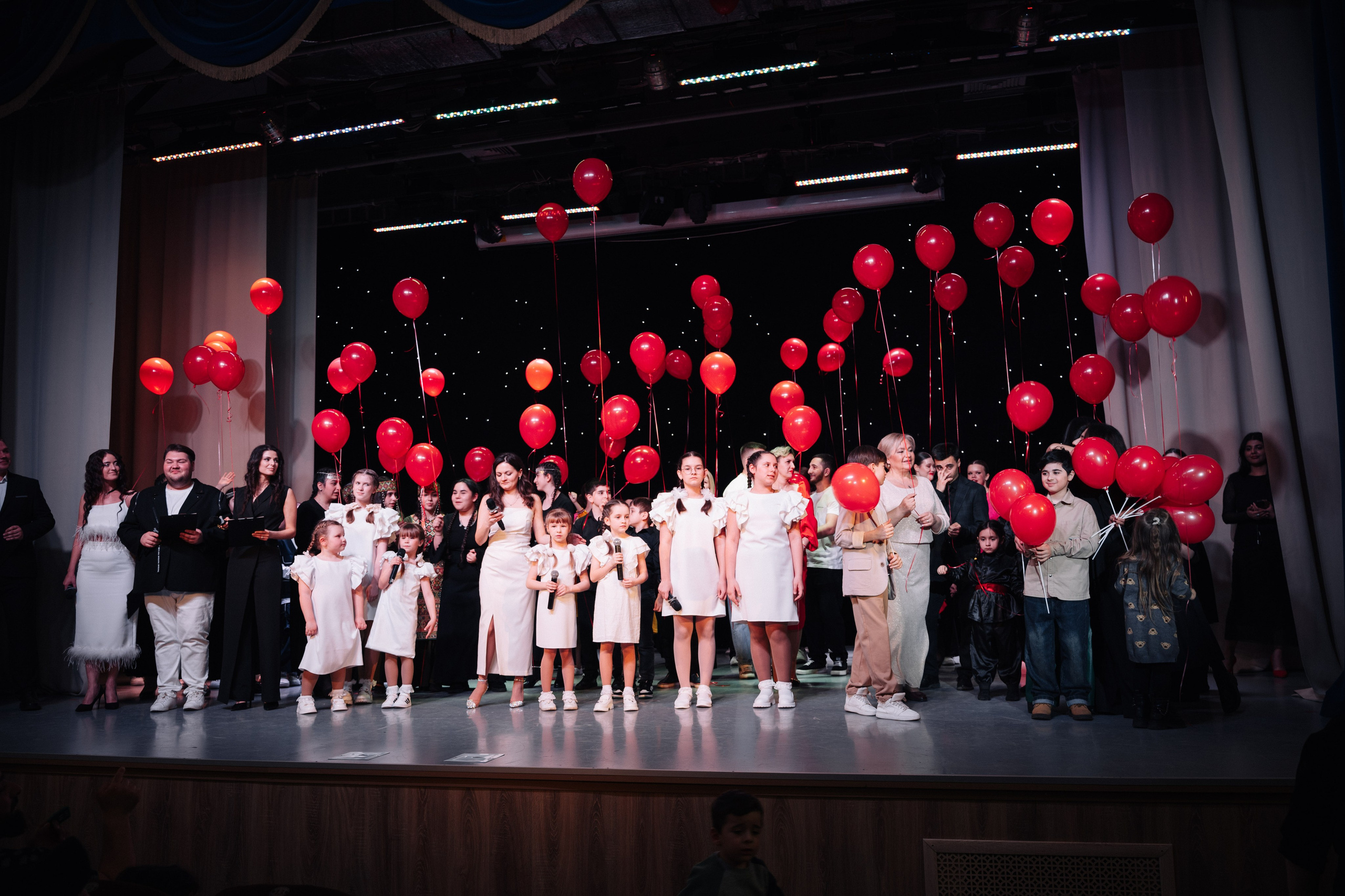 Благотворительный концерт в помощь Артему Сардаряну. Фотограф Артем Севостьянов. Профессиональная фотосъемка в Ногинске, Москве, Московской области и за границей