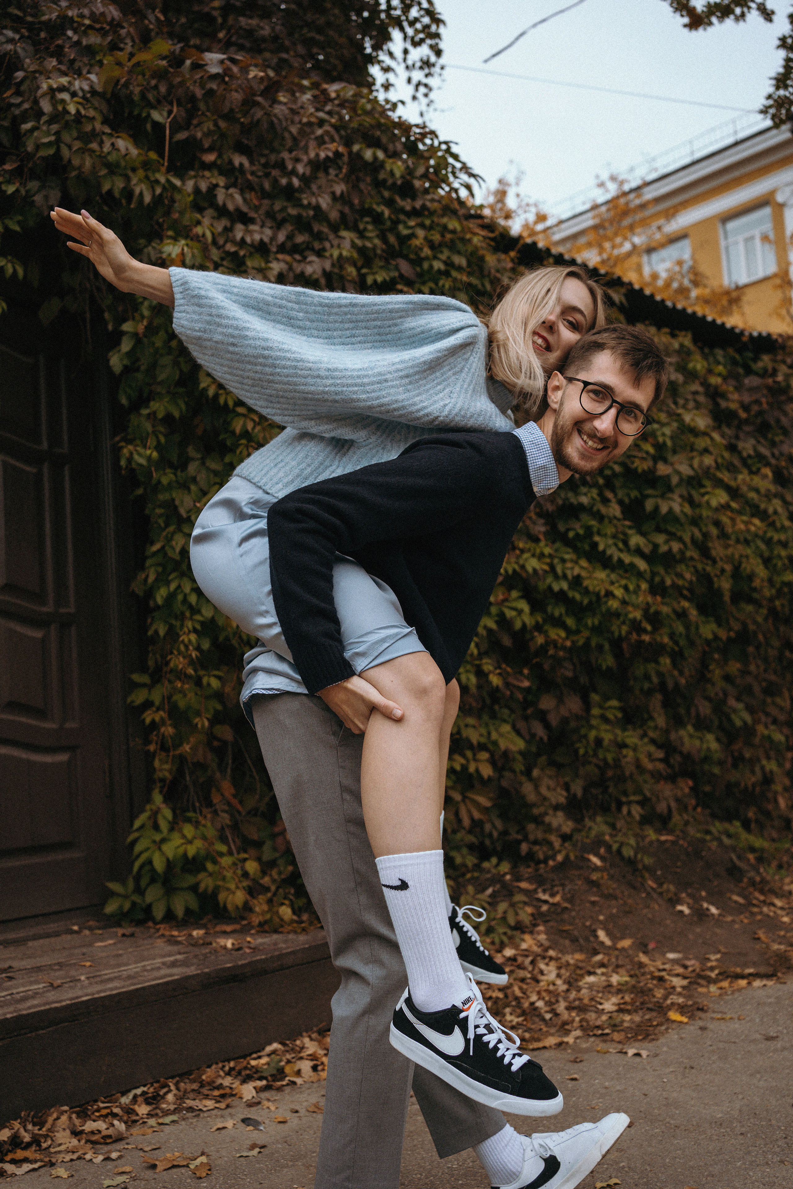 Коля и Влада. Главная