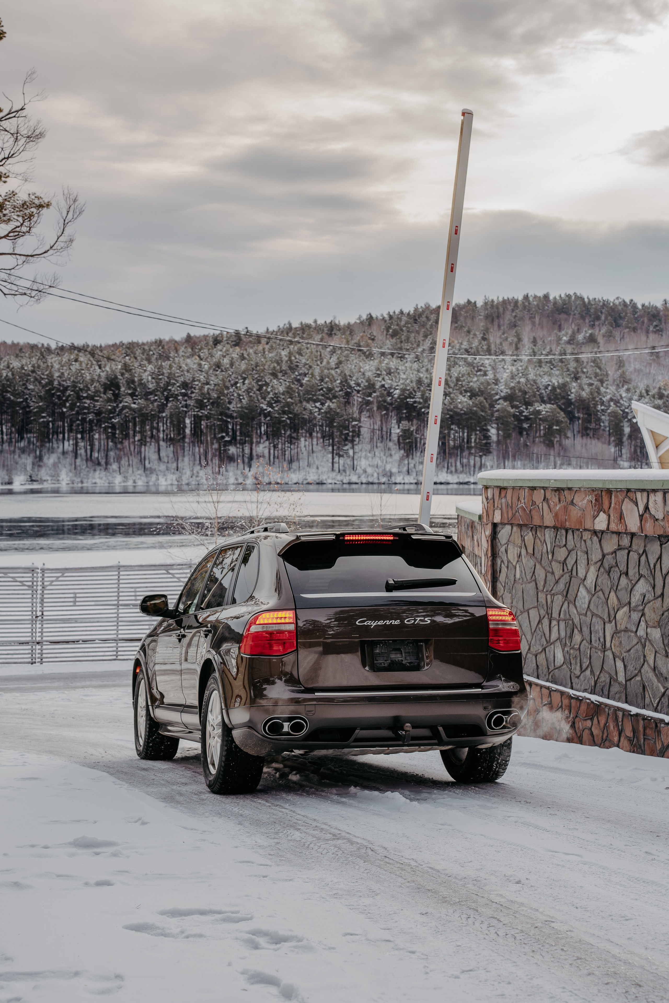 Porsche Cayenne. Фотограф, видеограф и пилот дрона на Байкале