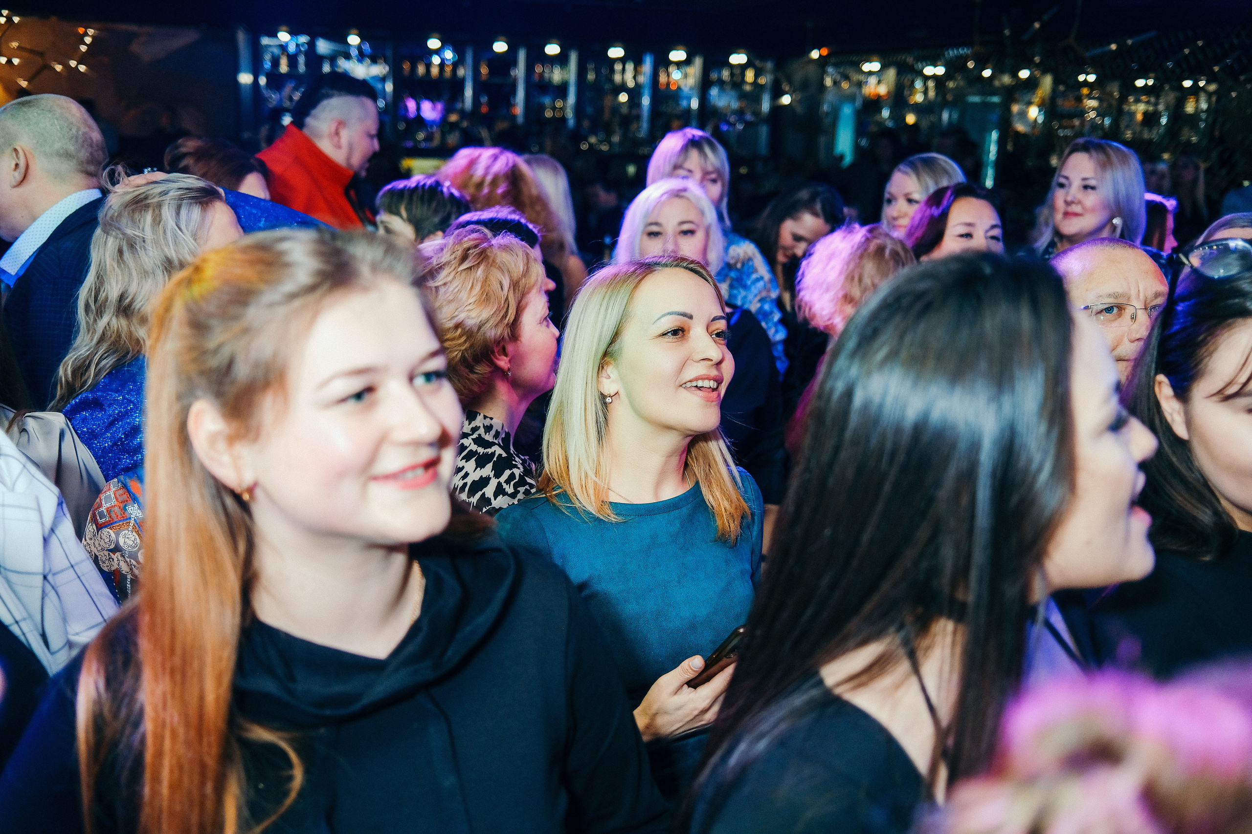 Эльбрус Джанмирзоев в ресто-баре Бакинский Бульвар. Свадебный и репортажной фотограф Денис Ожигин в Краснодаре и Краснодарском крае