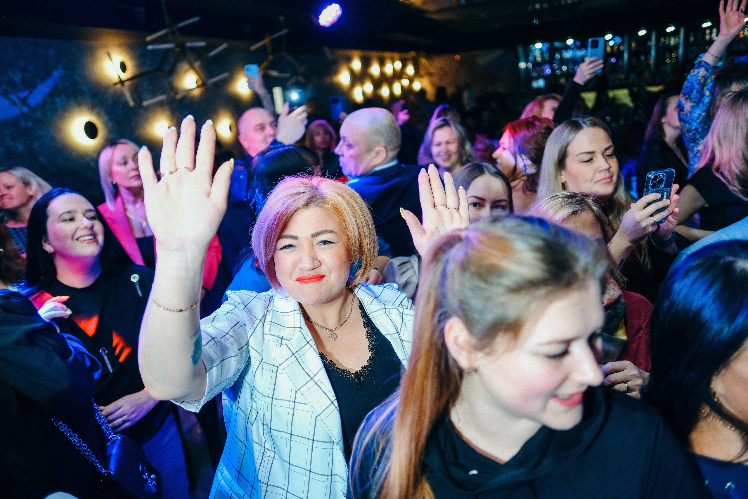 Эльбрус Джанмирзоев в ресто-баре Бакинский Бульвар. Свадебный и репортажной фотограф Денис Ожигин в Краснодаре и Краснодарском крае