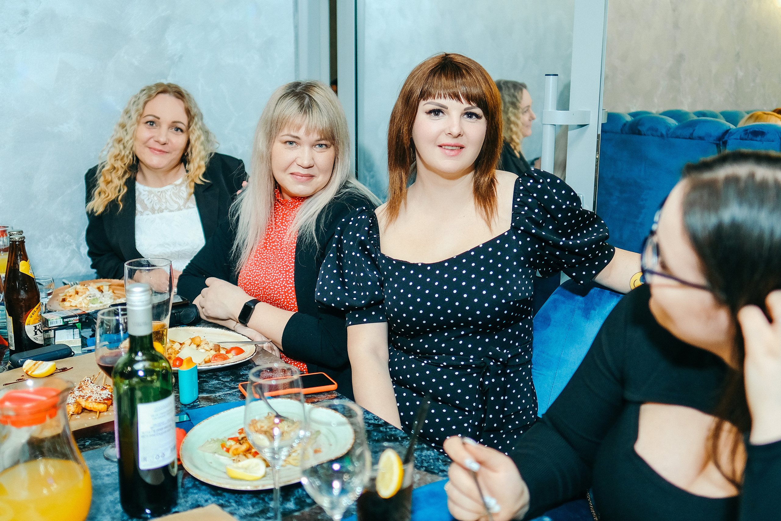 Эльбрус Джанмирзоев в ресто-баре Бакинский Бульвар. Свадебный и репортажной фотограф Денис Ожигин в Краснодаре и Краснодарском крае