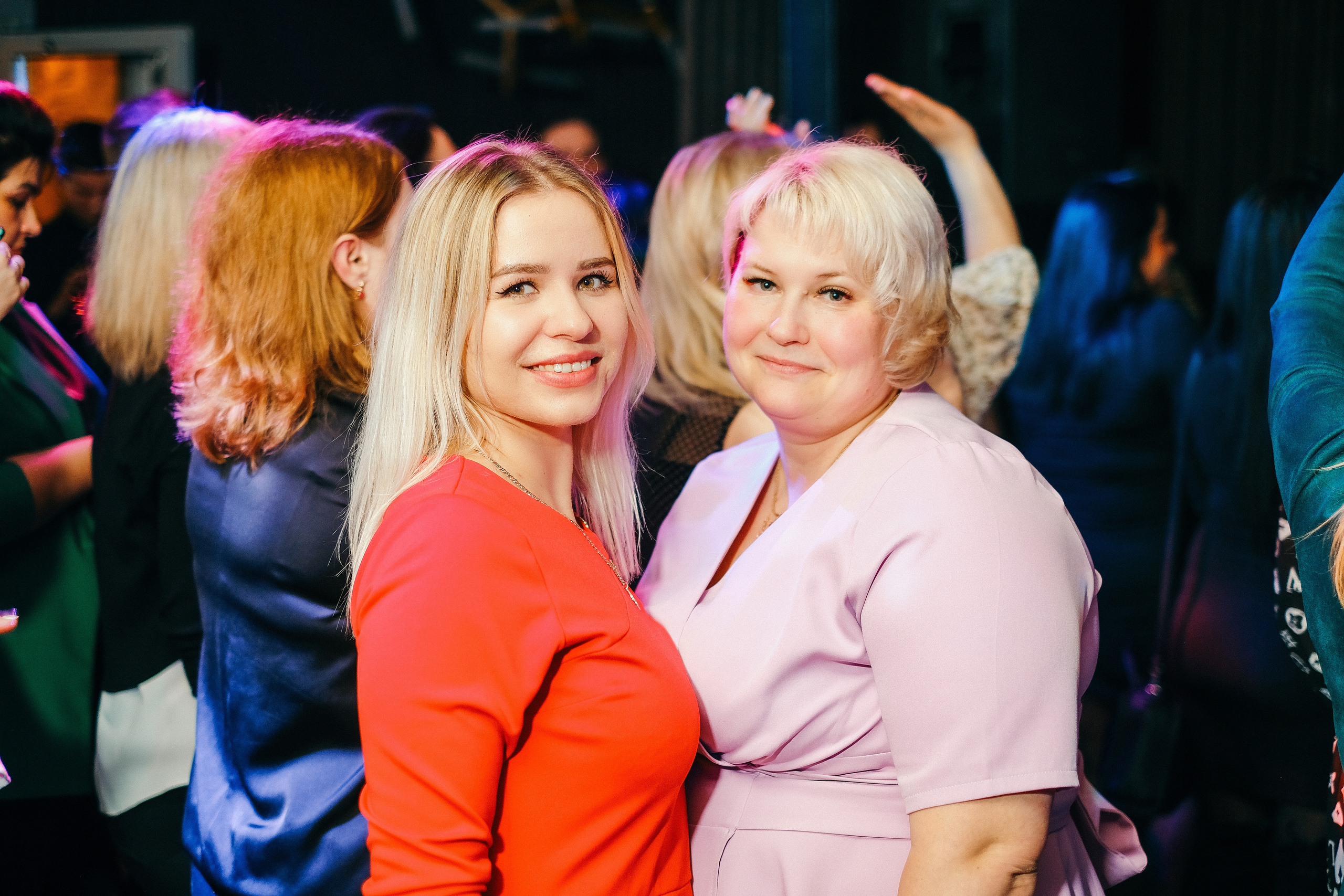 Эльбрус Джанмирзоев в ресто-баре Бакинский Бульвар. Свадебный и репортажной фотограф Денис Ожигин в Краснодаре и Краснодарском крае