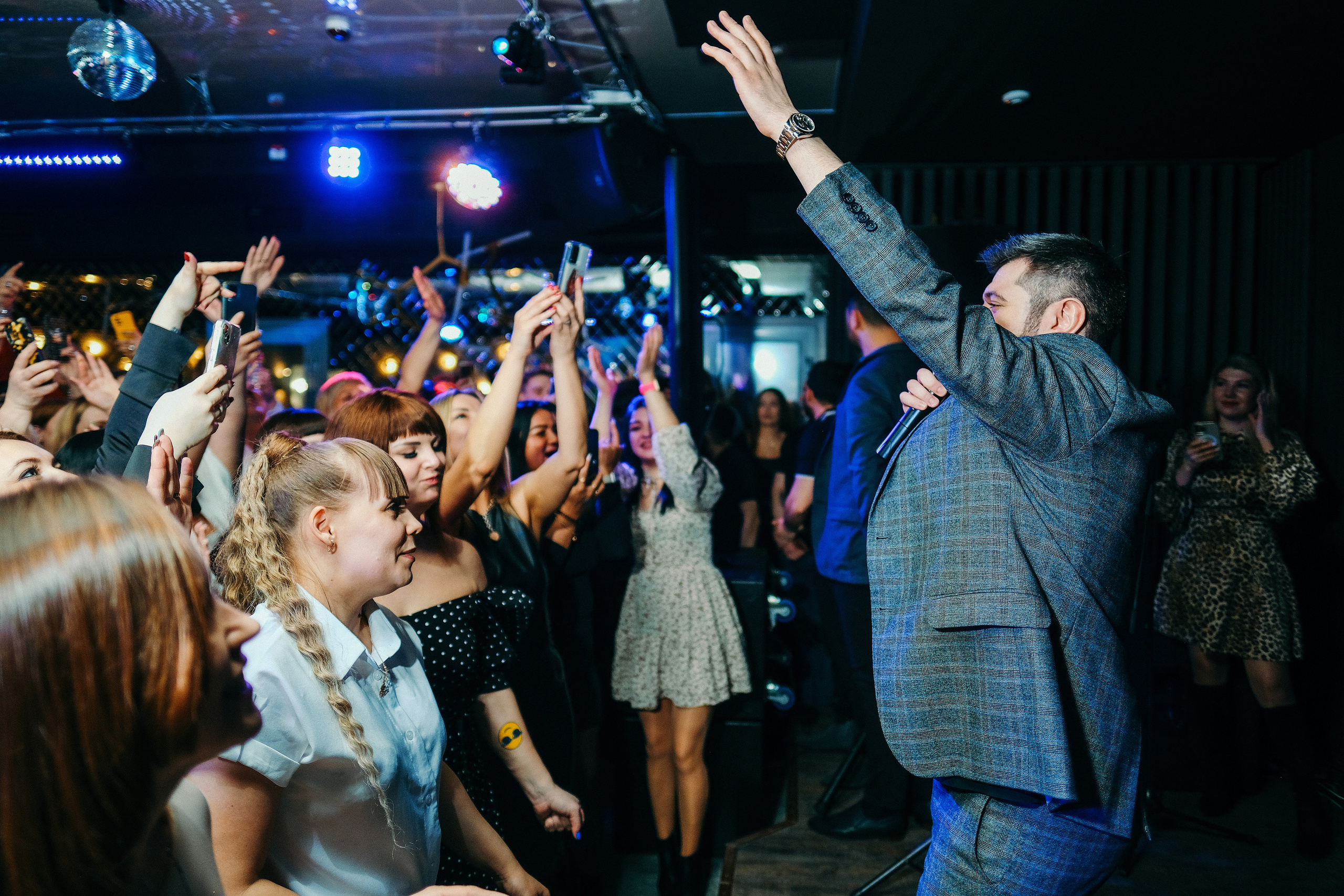 Эльбрус Джанмирзоев в ресто-баре Бакинский Бульвар. Свадебный и репортажной фотограф Денис Ожигин в Краснодаре и Краснодарском крае