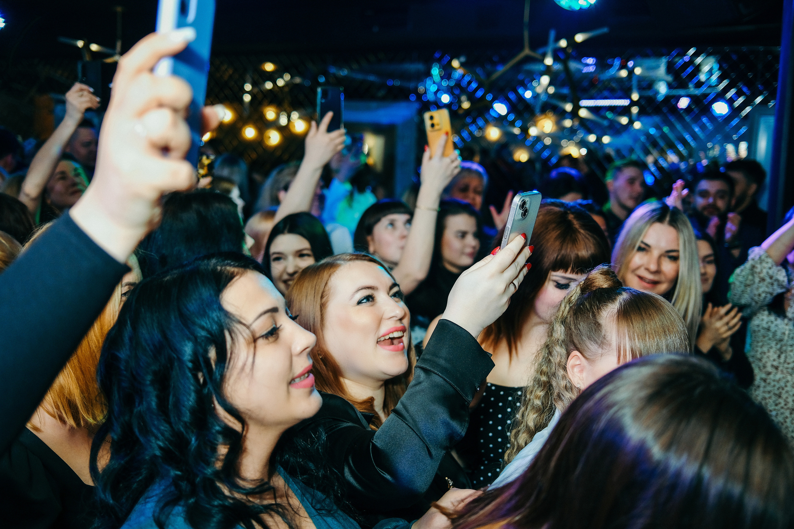 Эльбрус Джанмирзоев в ресто-баре Бакинский Бульвар. Свадебный и репортажной фотограф Денис Ожигин в Краснодаре и Краснодарском крае