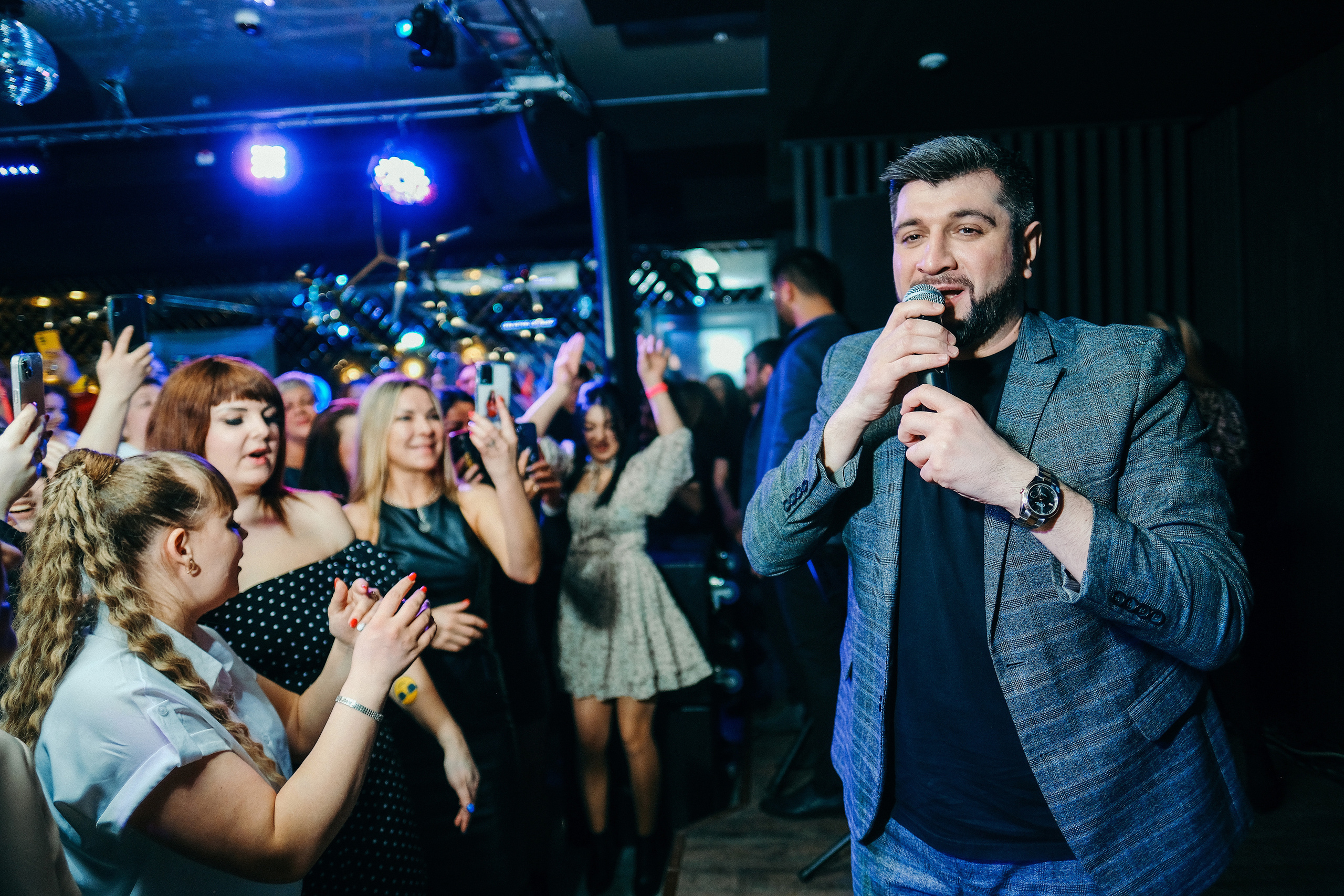 Эльбрус Джанмирзоев в ресто-баре Бакинский Бульвар. Свадебный и репортажной фотограф Денис Ожигин в Краснодаре и Краснодарском крае