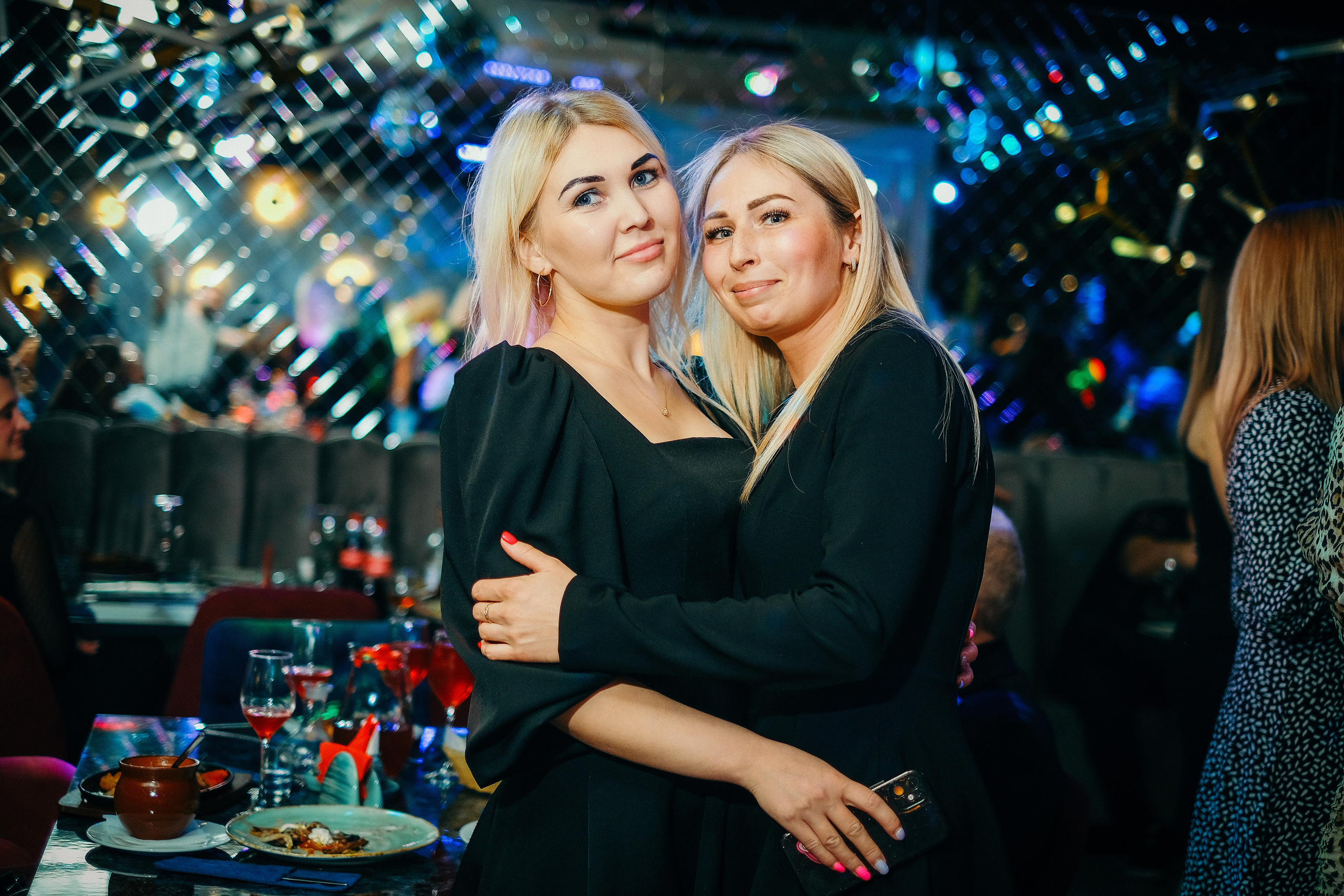 Эльбрус Джанмирзоев в ресто-баре Бакинский Бульвар. Свадебный и репортажной фотограф Денис Ожигин в Краснодаре и Краснодарском крае