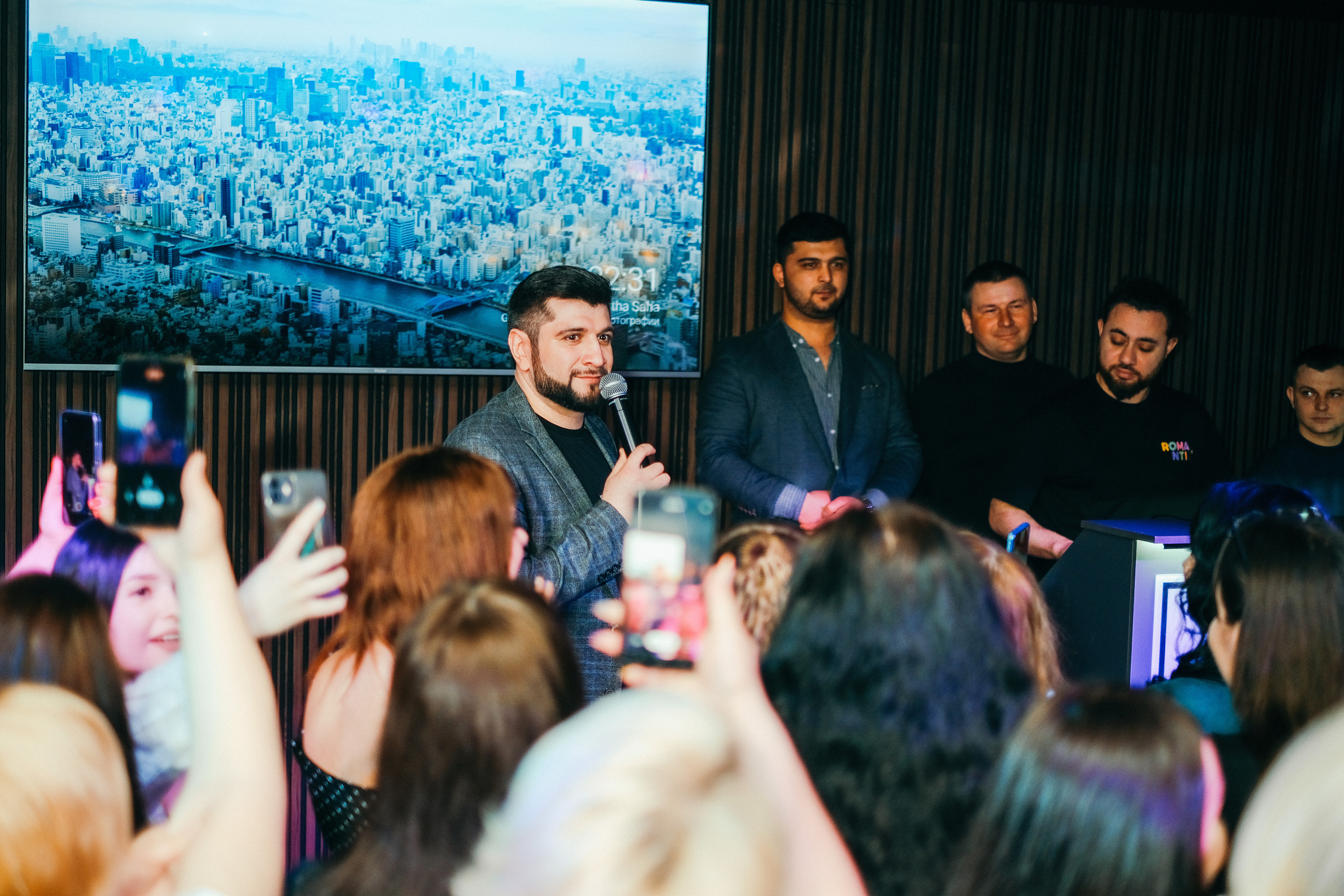 Эльбрус Джанмирзоев в ресто-баре Бакинский Бульвар. Свадебный и репортажной фотограф Денис Ожигин в Краснодаре и Краснодарском крае