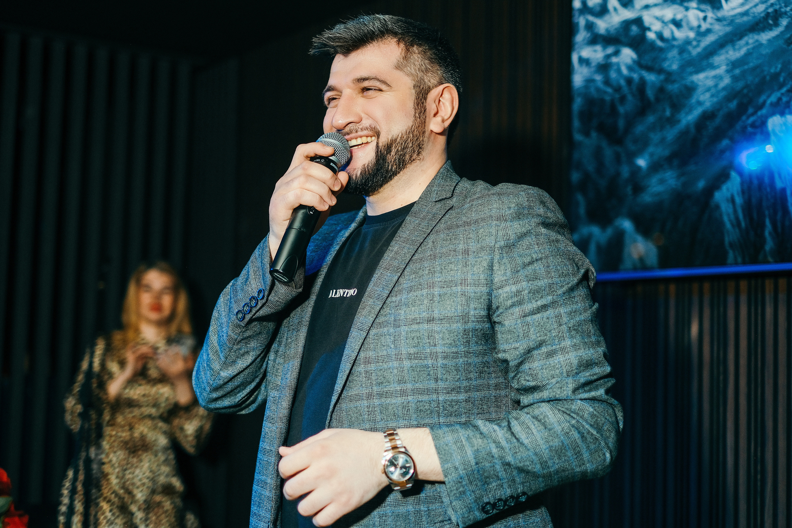 Эльбрус Джанмирзоев в ресто-баре Бакинский Бульвар. Свадебный и репортажной фотограф Денис Ожигин в Краснодаре и Краснодарском крае