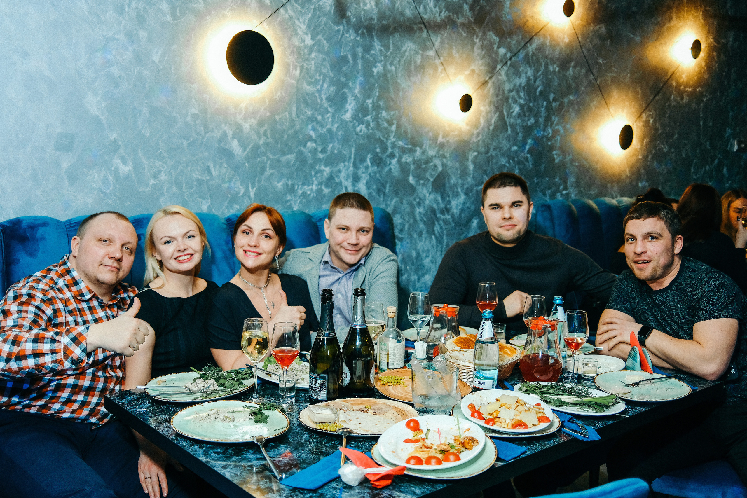 Эльбрус Джанмирзоев в ресто-баре Бакинский Бульвар. Свадебный и репортажной фотограф Денис Ожигин в Краснодаре и Краснодарском крае