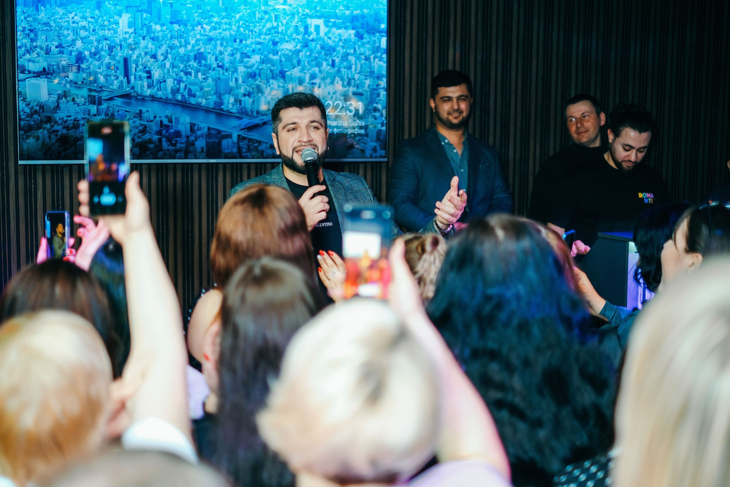 Эльбрус Джанмирзоев в ресто-баре Бакинский Бульвар. Свадебный и репортажной фотограф Денис Ожигин в Краснодаре и Краснодарском крае