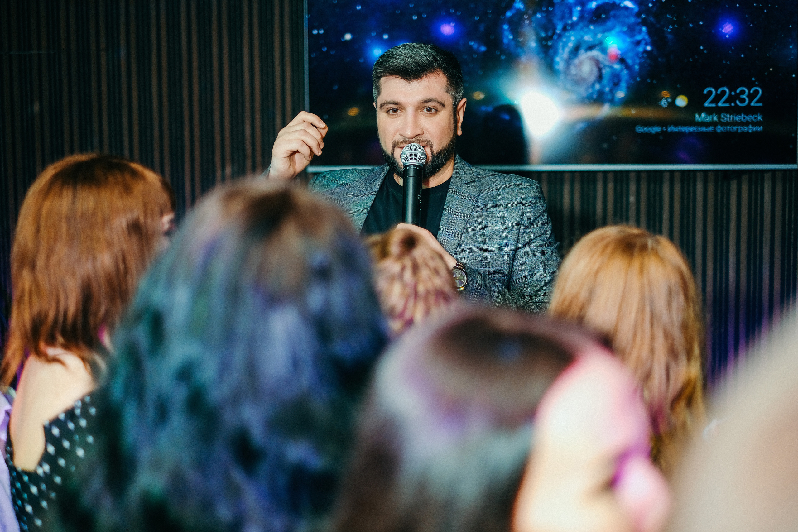 Эльбрус Джанмирзоев в ресто-баре Бакинский Бульвар. Свадебный и репортажной фотограф Денис Ожигин в Краснодаре и Краснодарском крае