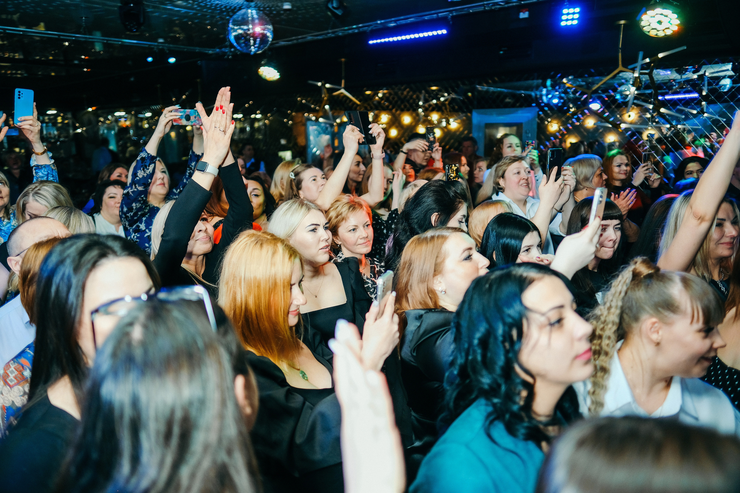 Эльбрус Джанмирзоев в ресто-баре Бакинский Бульвар. Свадебный и репортажной фотограф Денис Ожигин в Краснодаре и Краснодарском крае