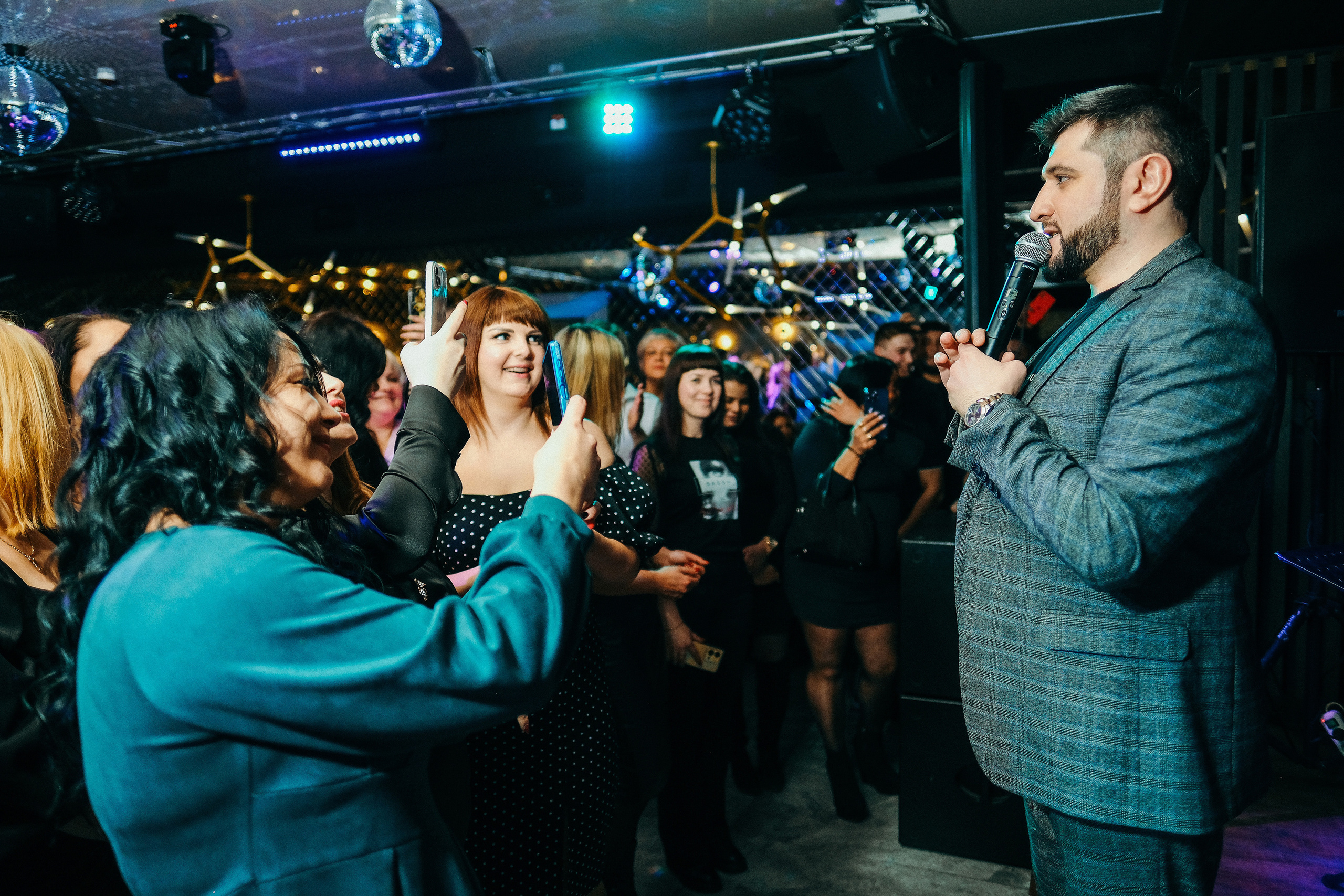 Эльбрус Джанмирзоев в ресто-баре Бакинский Бульвар. Свадебный и репортажной фотограф Денис Ожигин в Краснодаре и Краснодарском крае