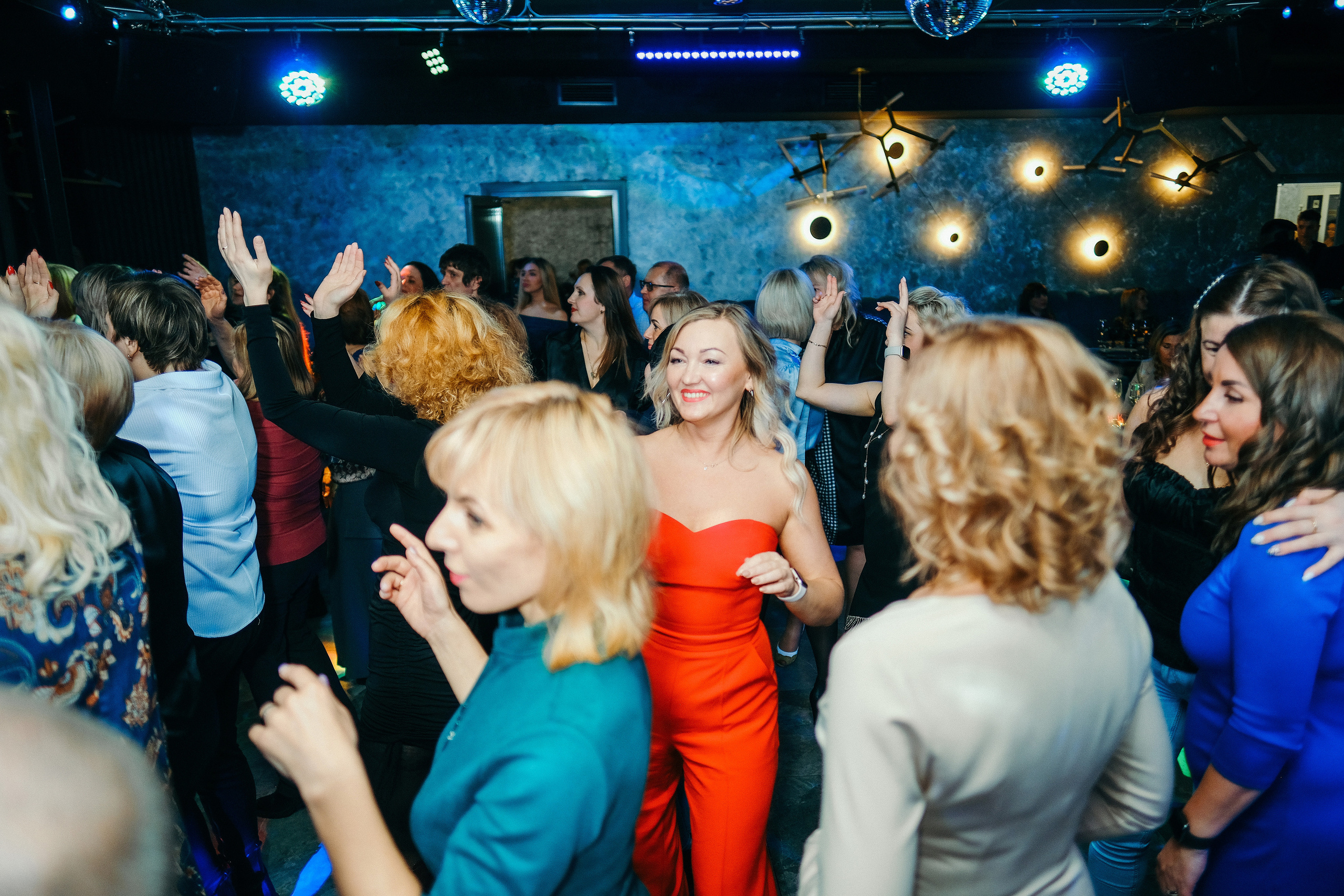 Эльбрус Джанмирзоев в ресто-баре Бакинский Бульвар. Свадебный и репортажной фотограф Денис Ожигин в Краснодаре и Краснодарском крае