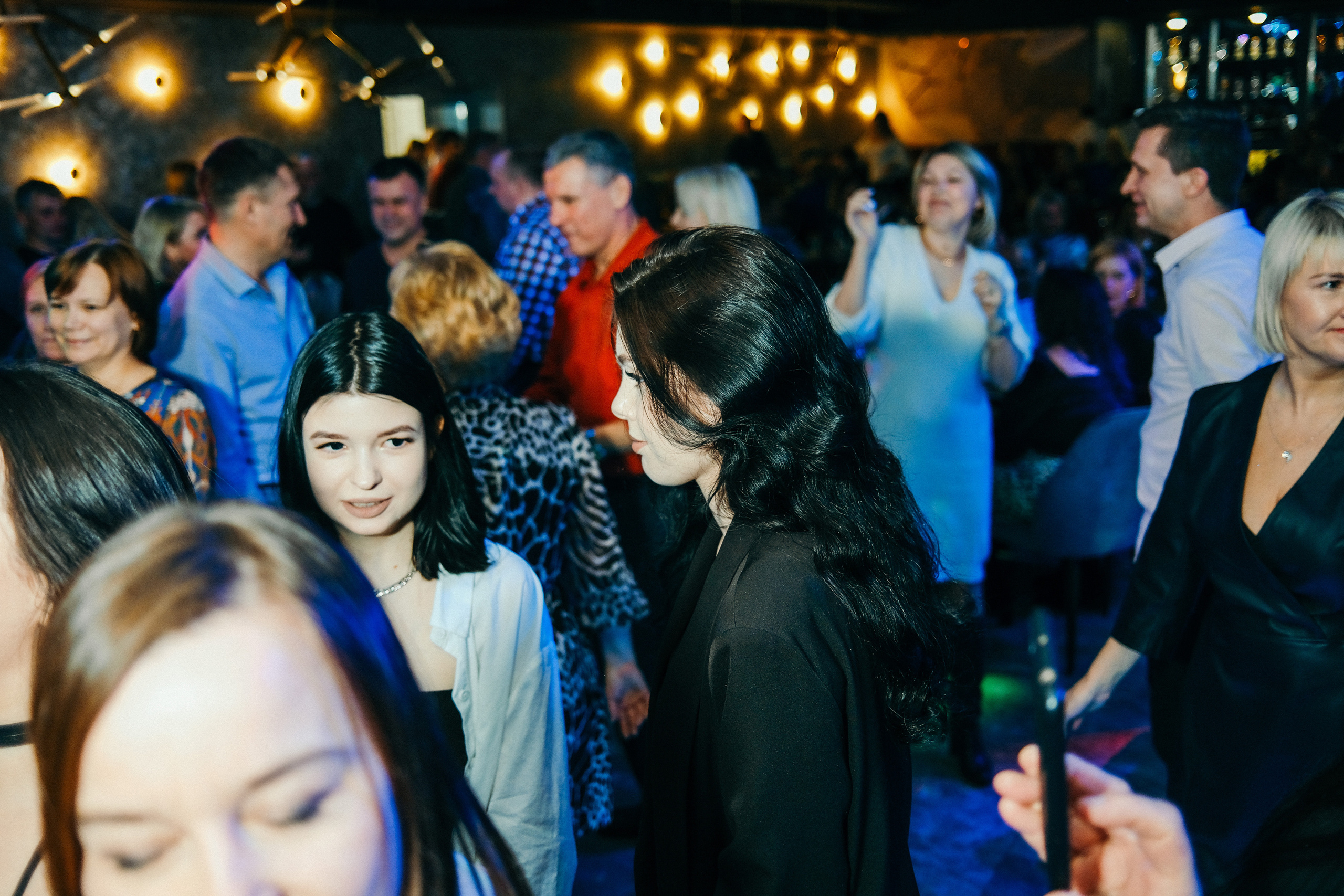 Эльбрус Джанмирзоев в ресто-баре Бакинский Бульвар. Свадебный и репортажной фотограф Денис Ожигин в Краснодаре и Краснодарском крае