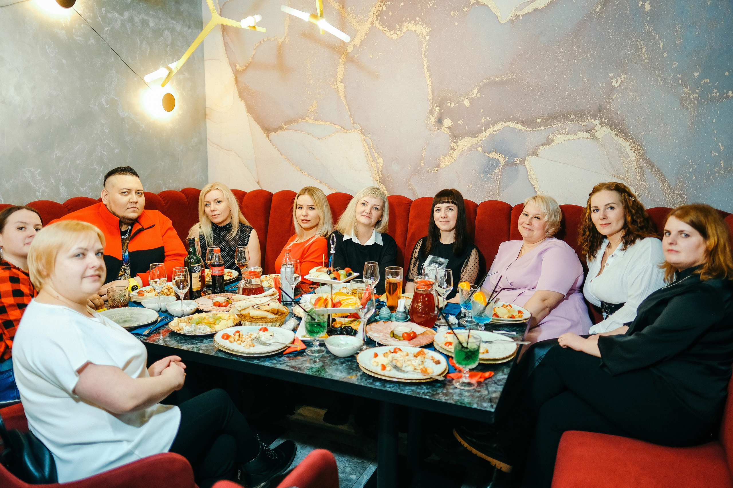 Эльбрус Джанмирзоев в ресто-баре Бакинский Бульвар. Свадебный и репортажной фотограф Денис Ожигин в Краснодаре и Краснодарском крае