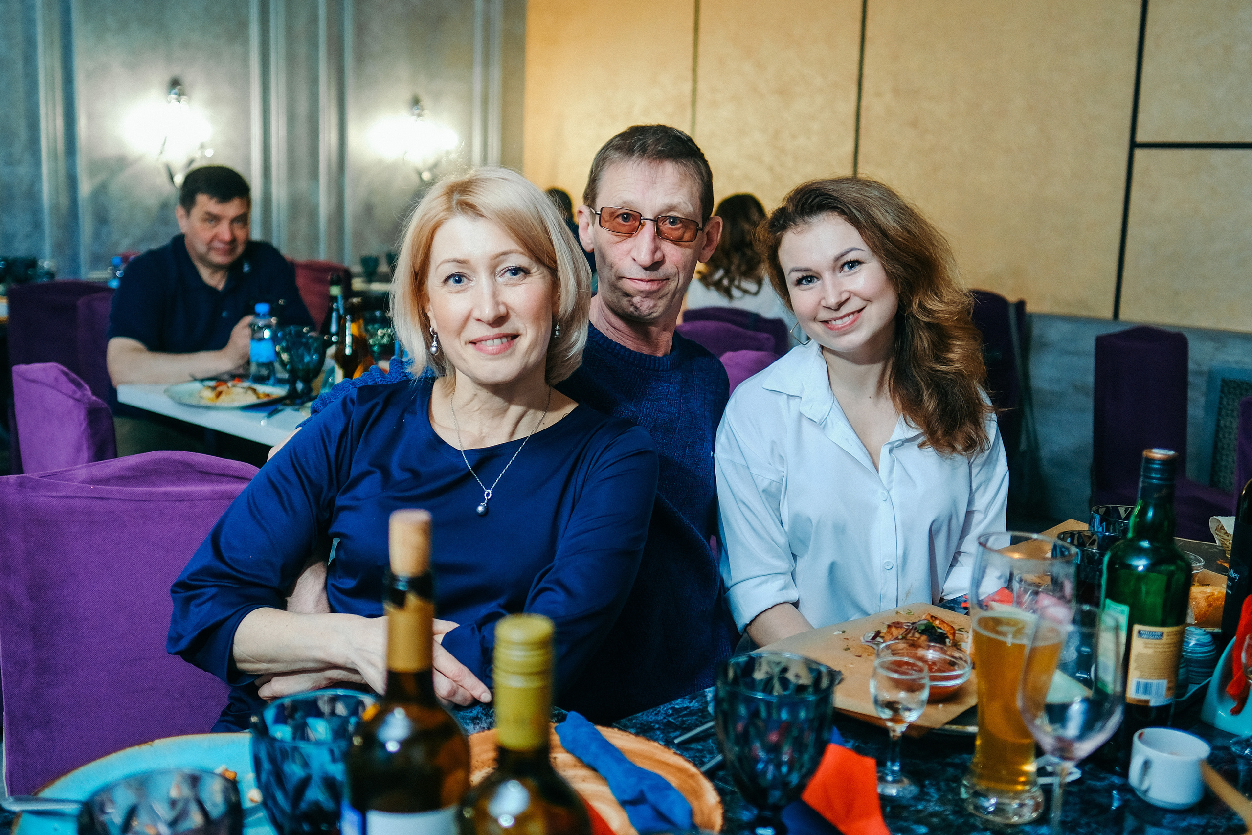 Эльбрус Джанмирзоев в ресто-баре Бакинский Бульвар. Свадебный и репортажной фотограф Денис Ожигин в Краснодаре и Краснодарском крае