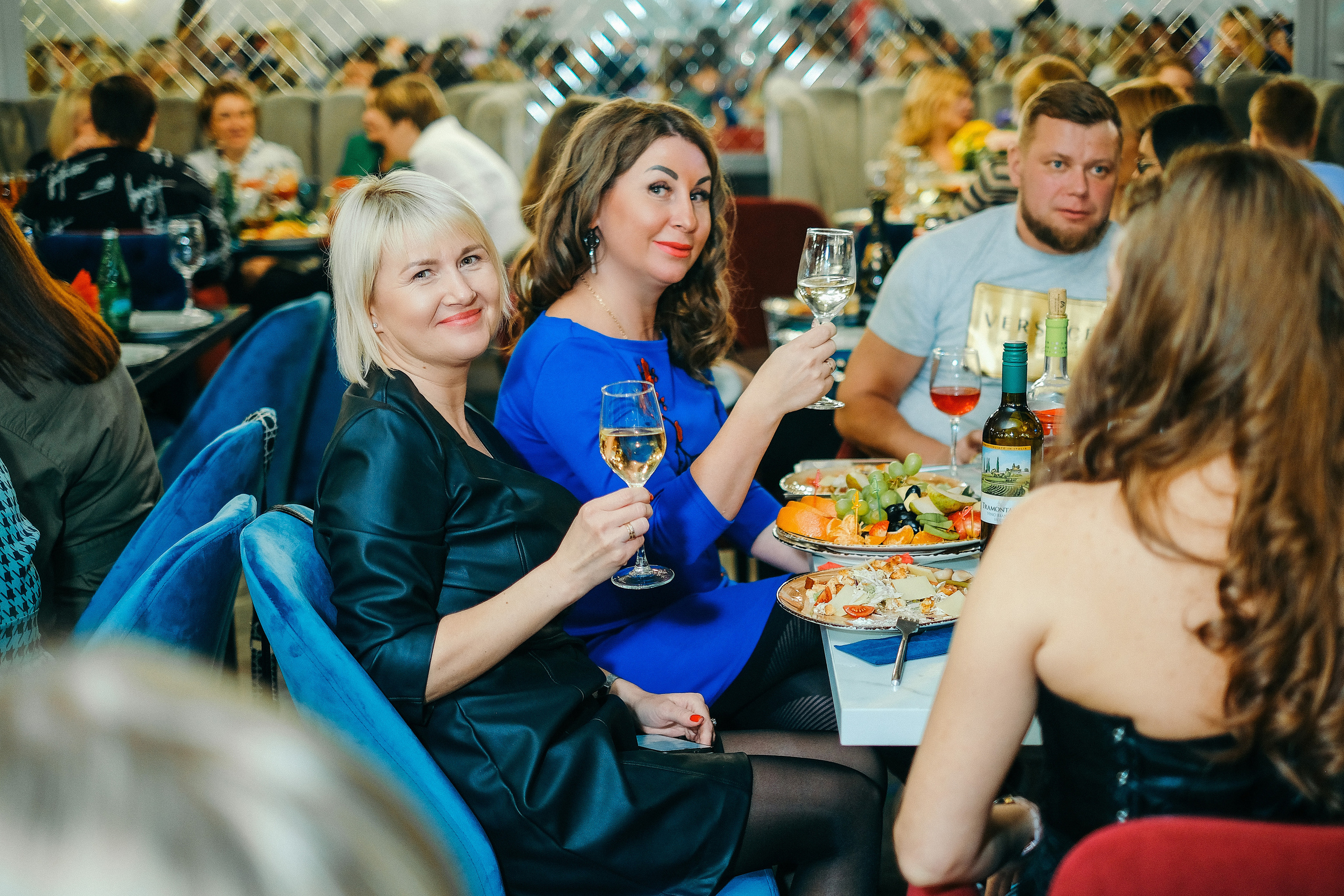 Эльбрус Джанмирзоев в ресто-баре Бакинский Бульвар. Свадебный и репортажной фотограф Денис Ожигин в Краснодаре и Краснодарском крае