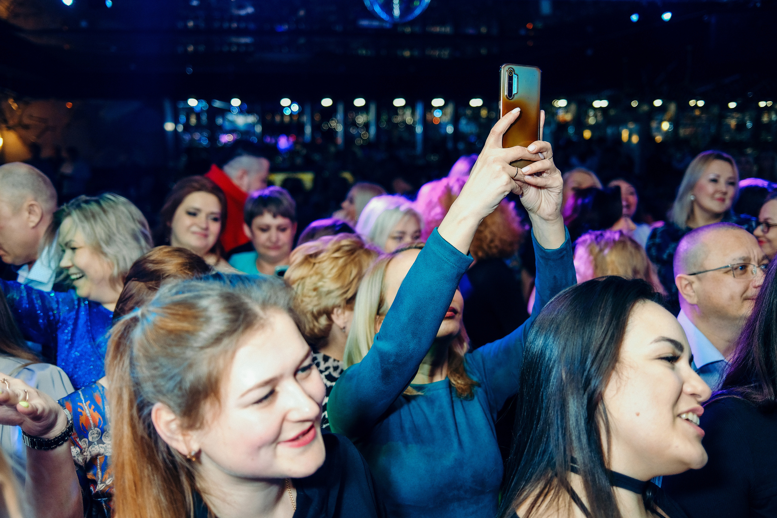 Эльбрус Джанмирзоев в ресто-баре Бакинский Бульвар. Свадебный и репортажной фотограф Денис Ожигин в Краснодаре и Краснодарском крае