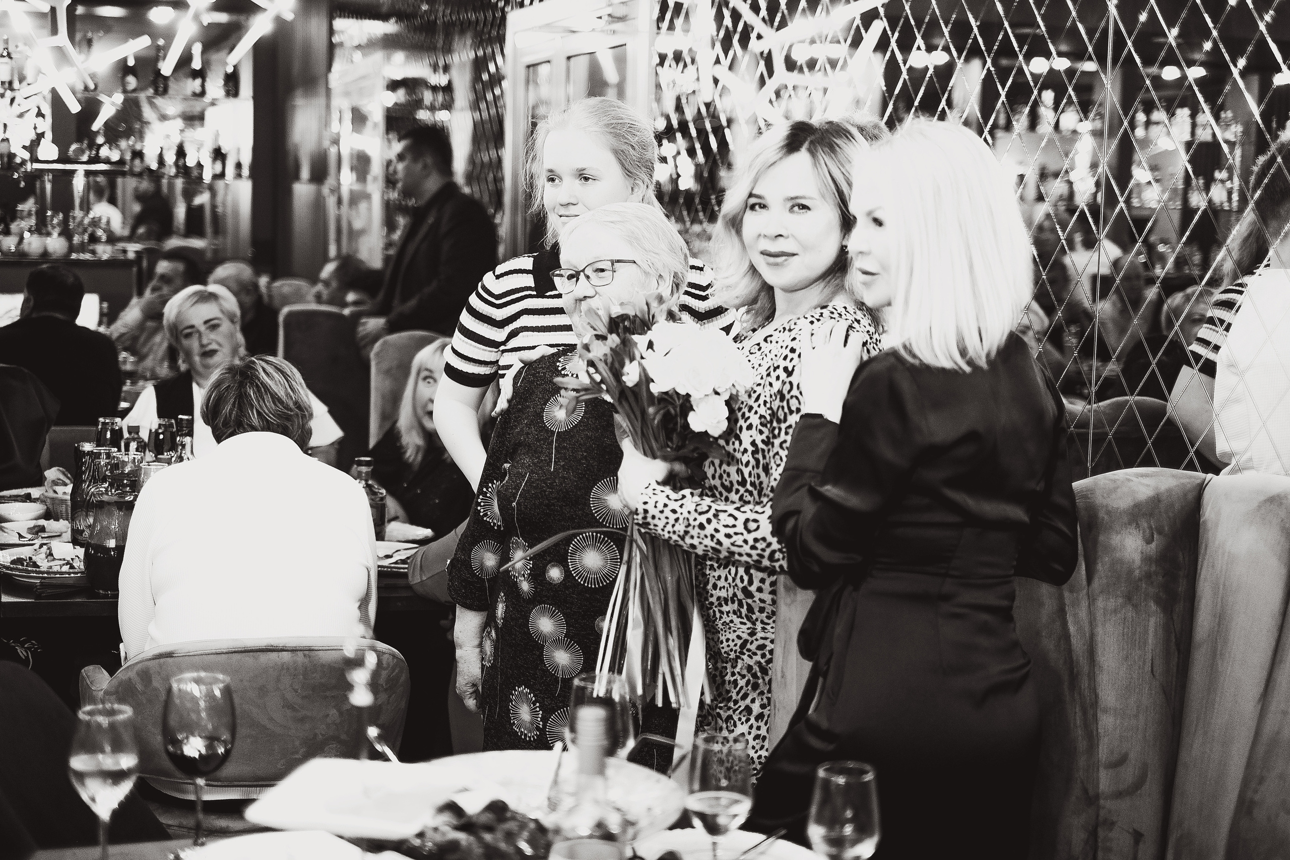 Эльбрус Джанмирзоев в ресто-баре Бакинский Бульвар. Свадебный и репортажной фотограф Денис Ожигин в Краснодаре и Краснодарском крае