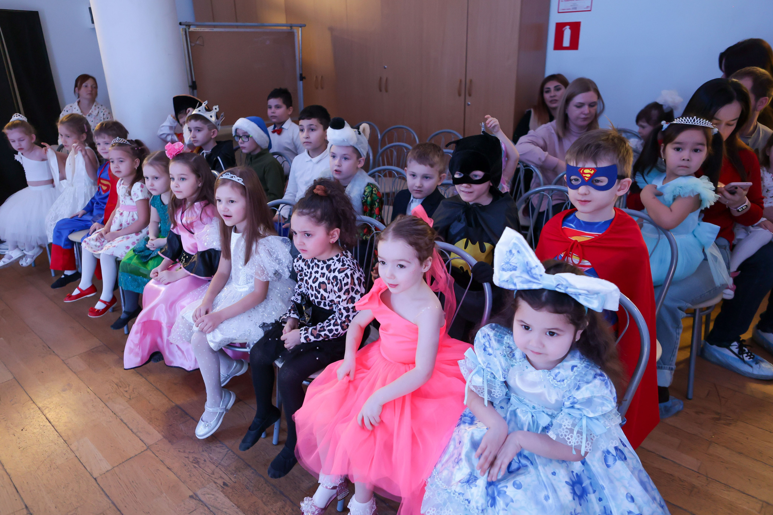 Новогодняя скачзка центр детского творчесва Подольск. Выпускные альбомы и школьный фотограф в Подольске, Троицке, Щербинке, Москве и Московской области