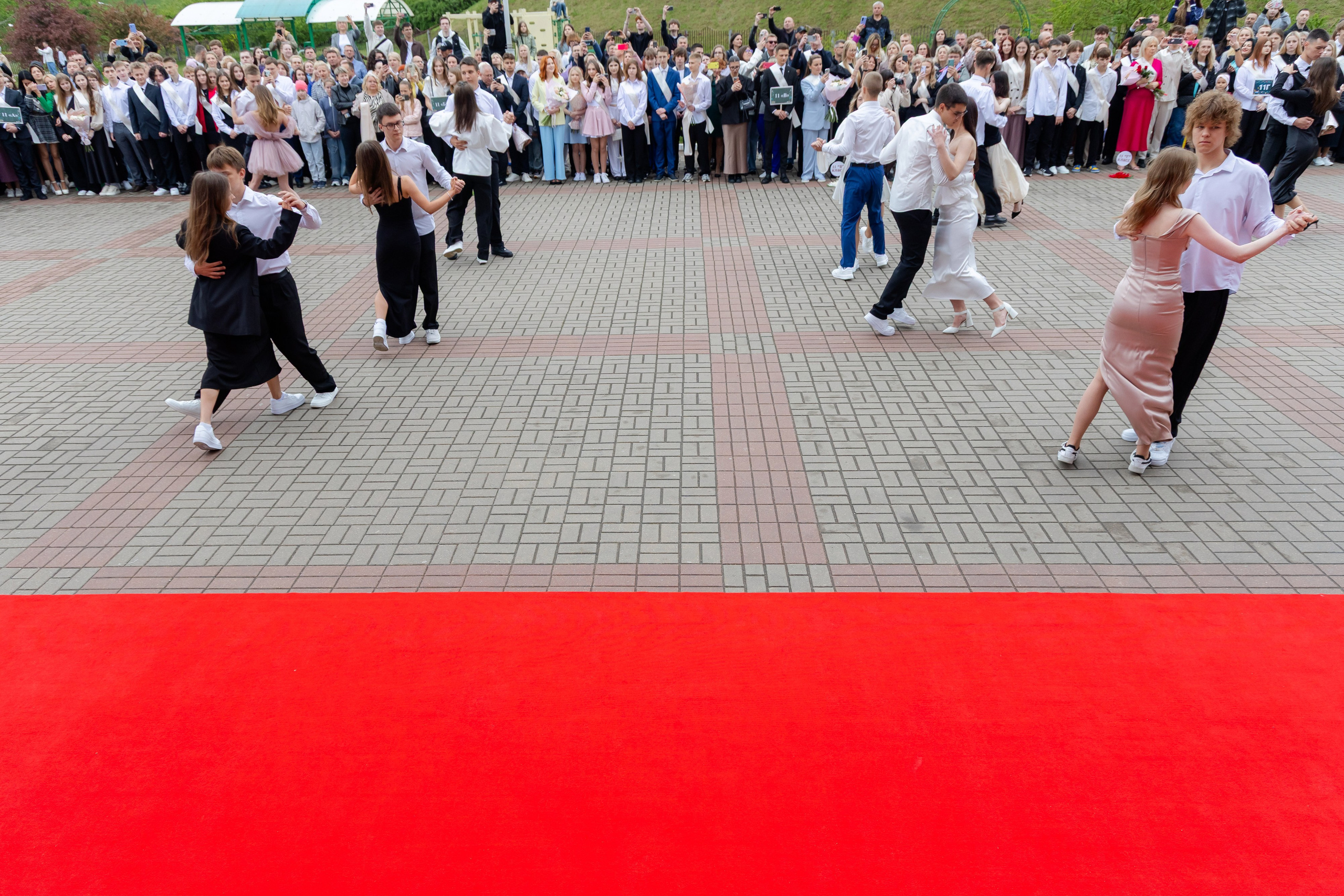 Последний звонок 2025 в Минске. Свадебный фотограф в Минске/Беларуси Сергей Спиридонов