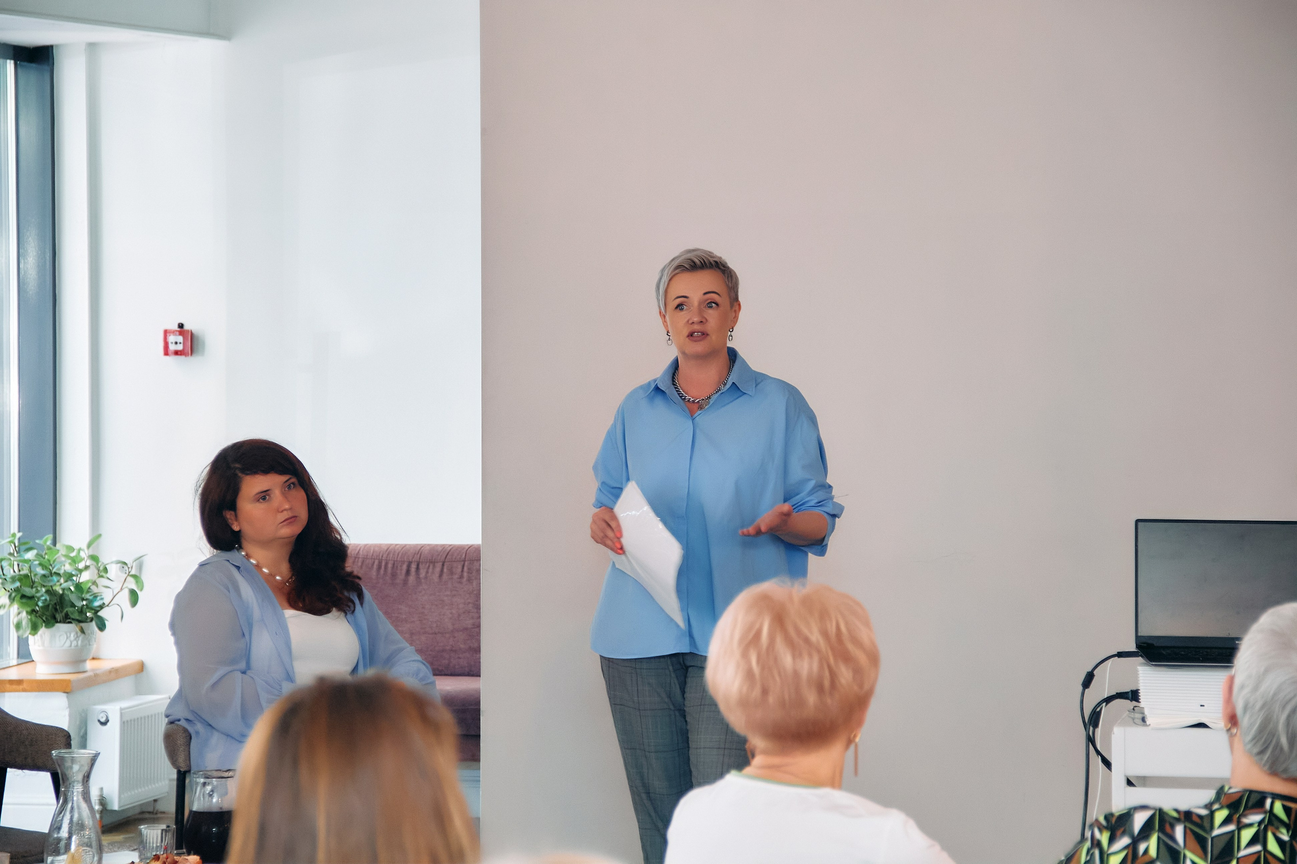 Деловой разговор «Перспективы инвестиций в 2024 году». Фотограф в Смоленске Ася Польшина