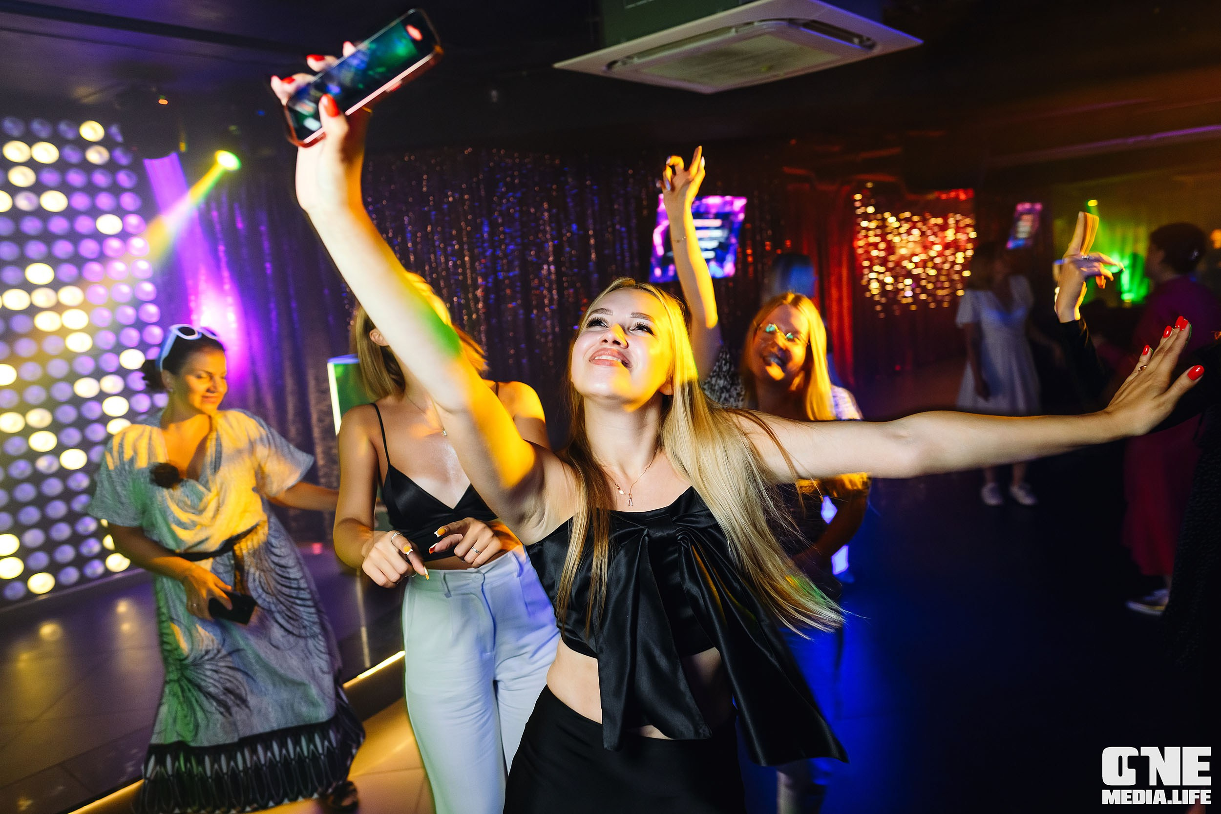 Фоторепортаж из караоке-клуба Эйфория. One Media Life: фоторепортажи, фотоотчеты с мероприятий и заведений