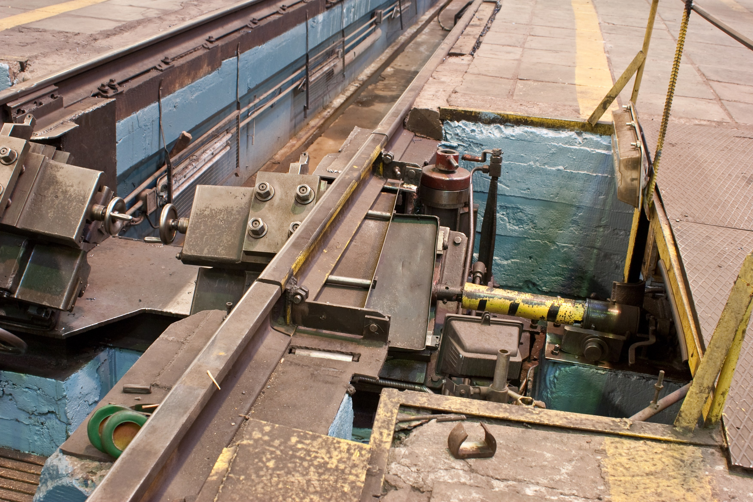 Место где чинят поезда. Электродепо «Черкизово», образца 2010 года. Илья Михачёв Фотограф ПРО людей