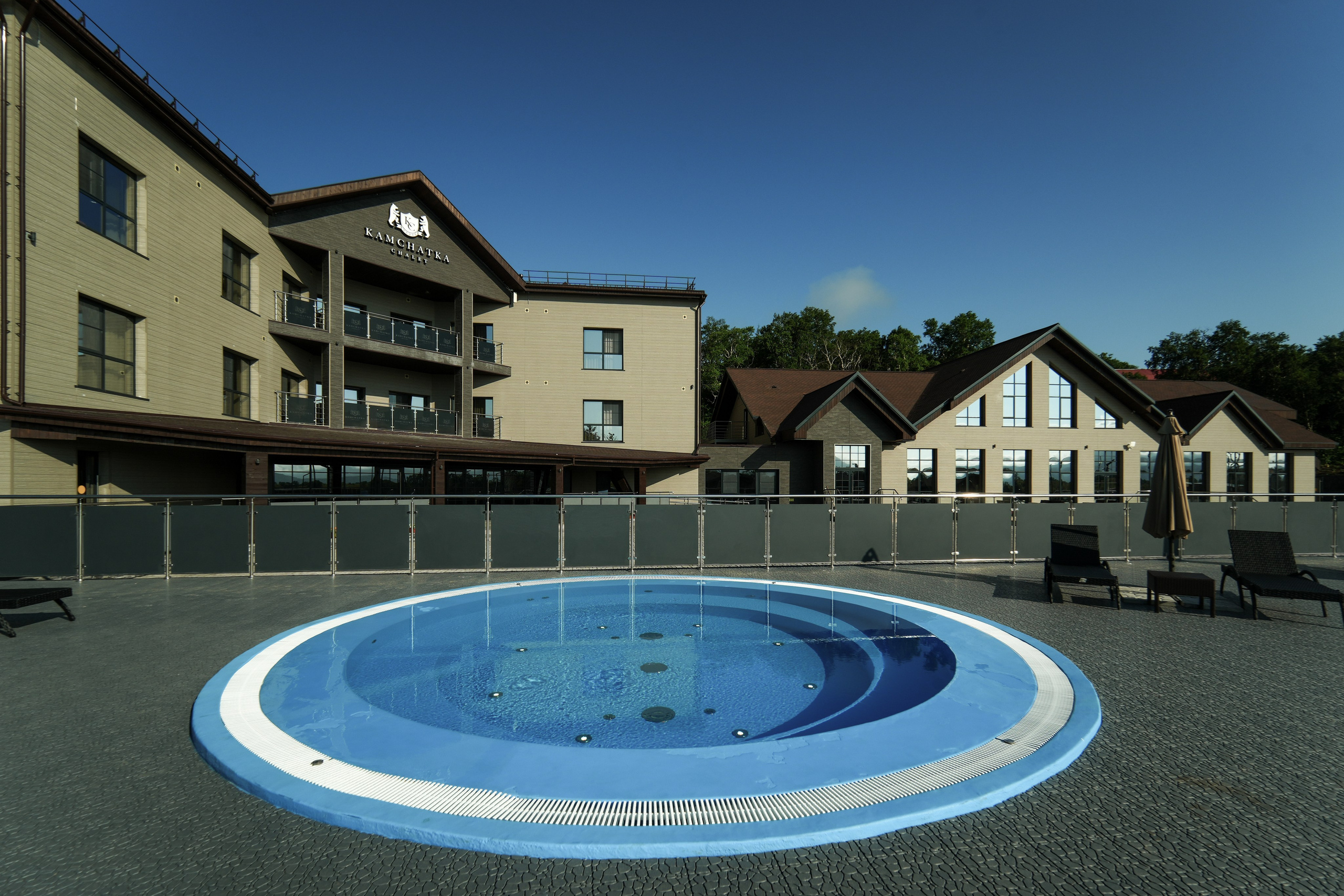 Экстерьер Kamchatka Chalet. Репортажный фотограф в Красной Поляне и Сочи Павлюченко Екатерина