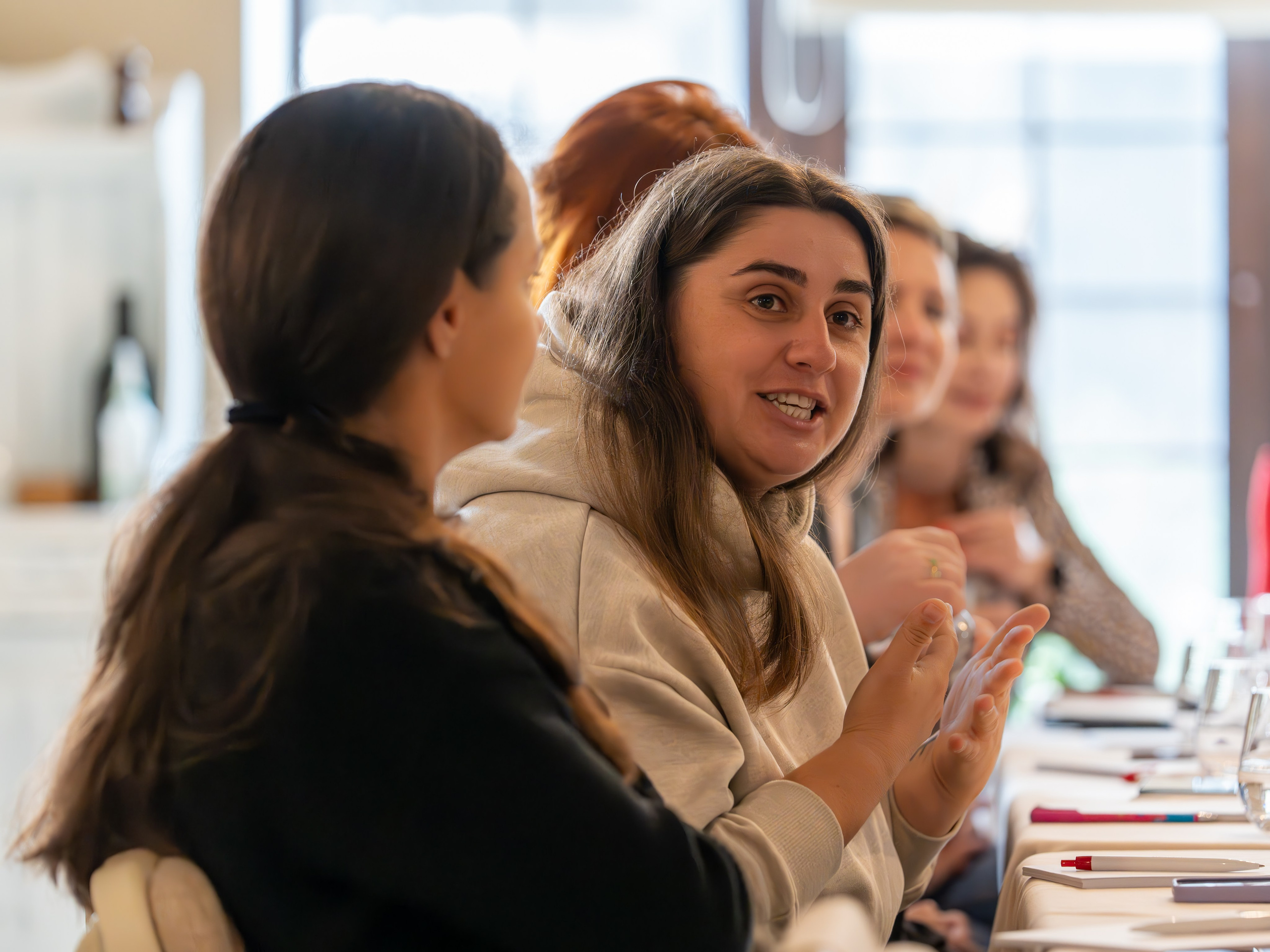Литературная мастерская с Ольгой Шутовой в «Винотеррии». Репортажный фотограф в Красной Поляне и Сочи Павлюченко Екатерина