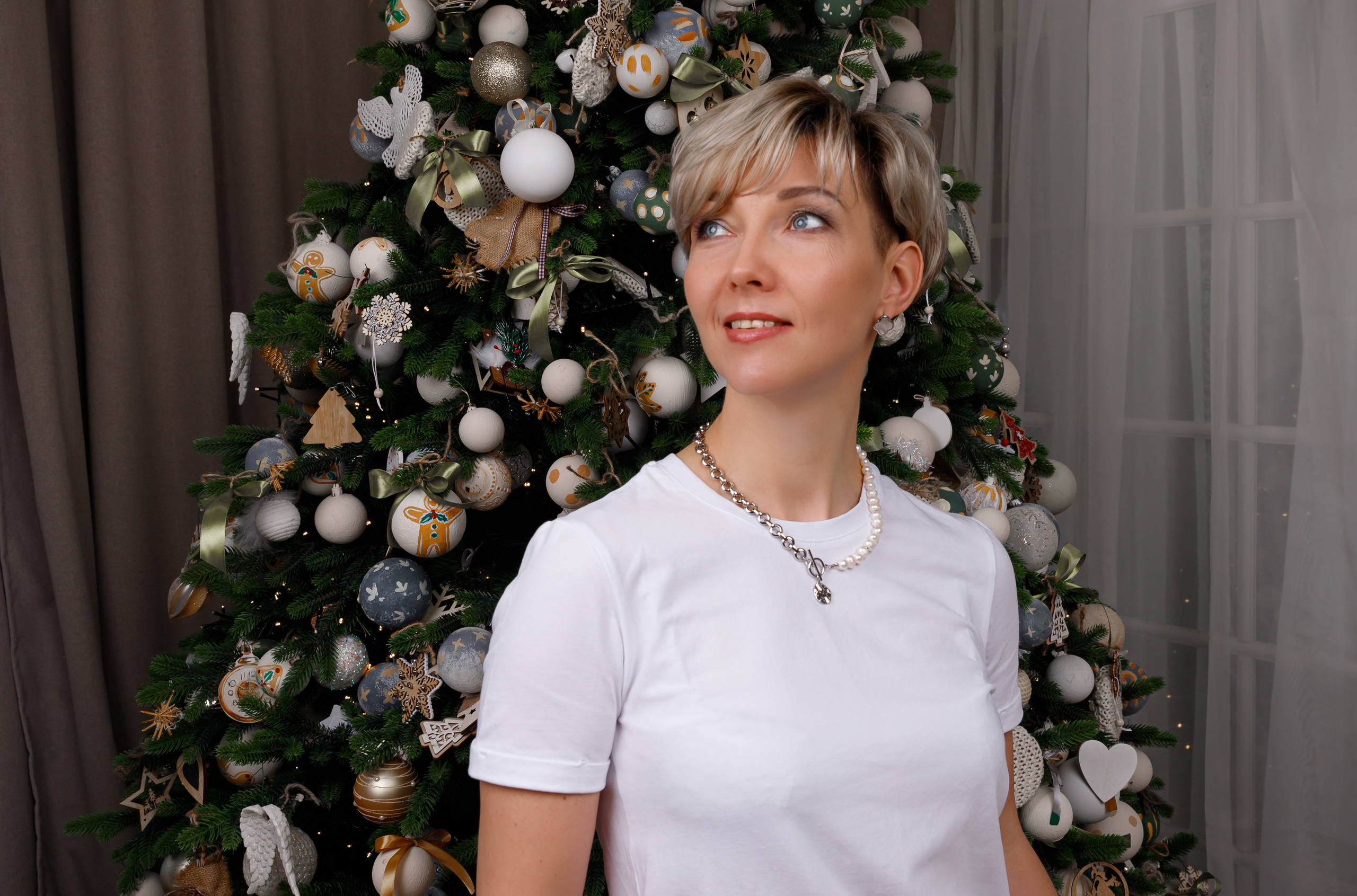 HappyNewYear_DailyStudio_2024. ФОТОГРАФ РАДОСТИ Фотосессия в студии СПб. Портретный фотограф — Юрий Торлопов