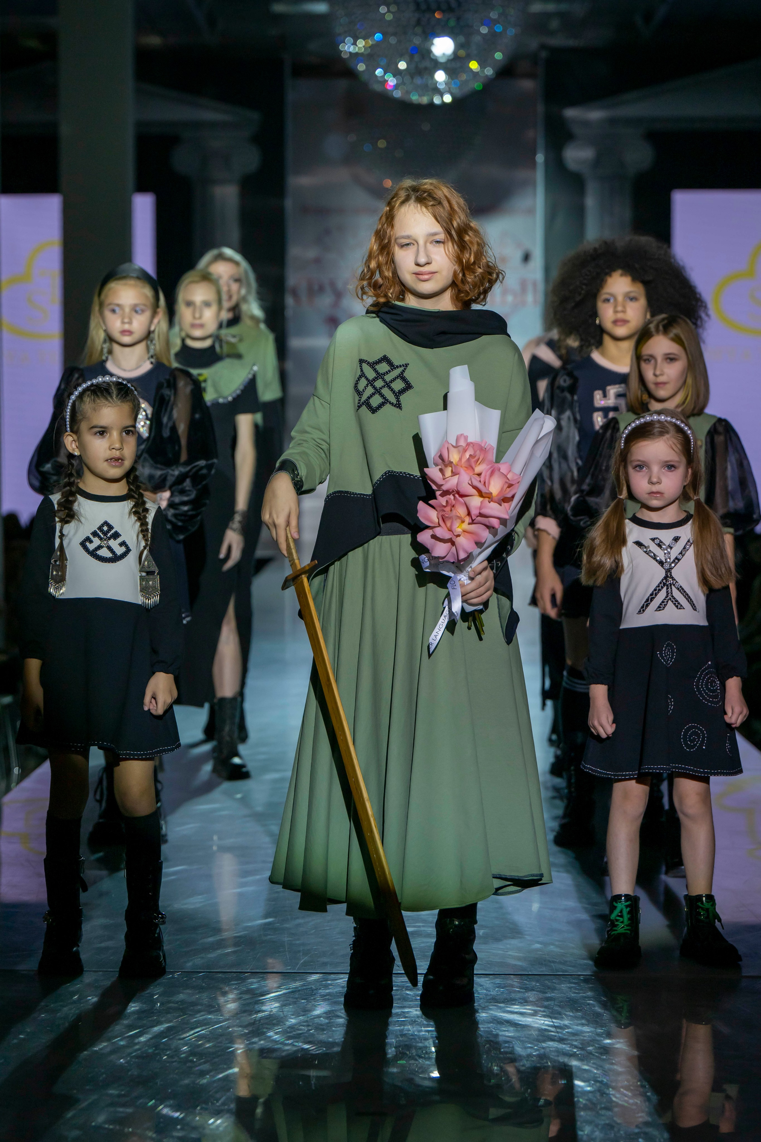 Конкурс дизайнеров «Хрустальный манекен». Фотограф для модных показов. Fashion фотограф. Неделя моды в Москве. Неделя моды в Екатеринбурге