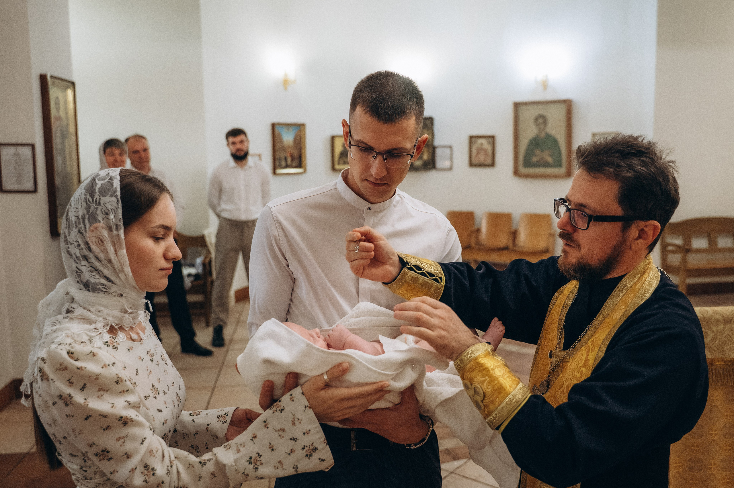 Крещение Ивана конф (Храм в честь святых мучениц Веры, Надежды, Любови и матери их Софии, нижний храм). Семейный фотограф в Минске Дарья Дреко