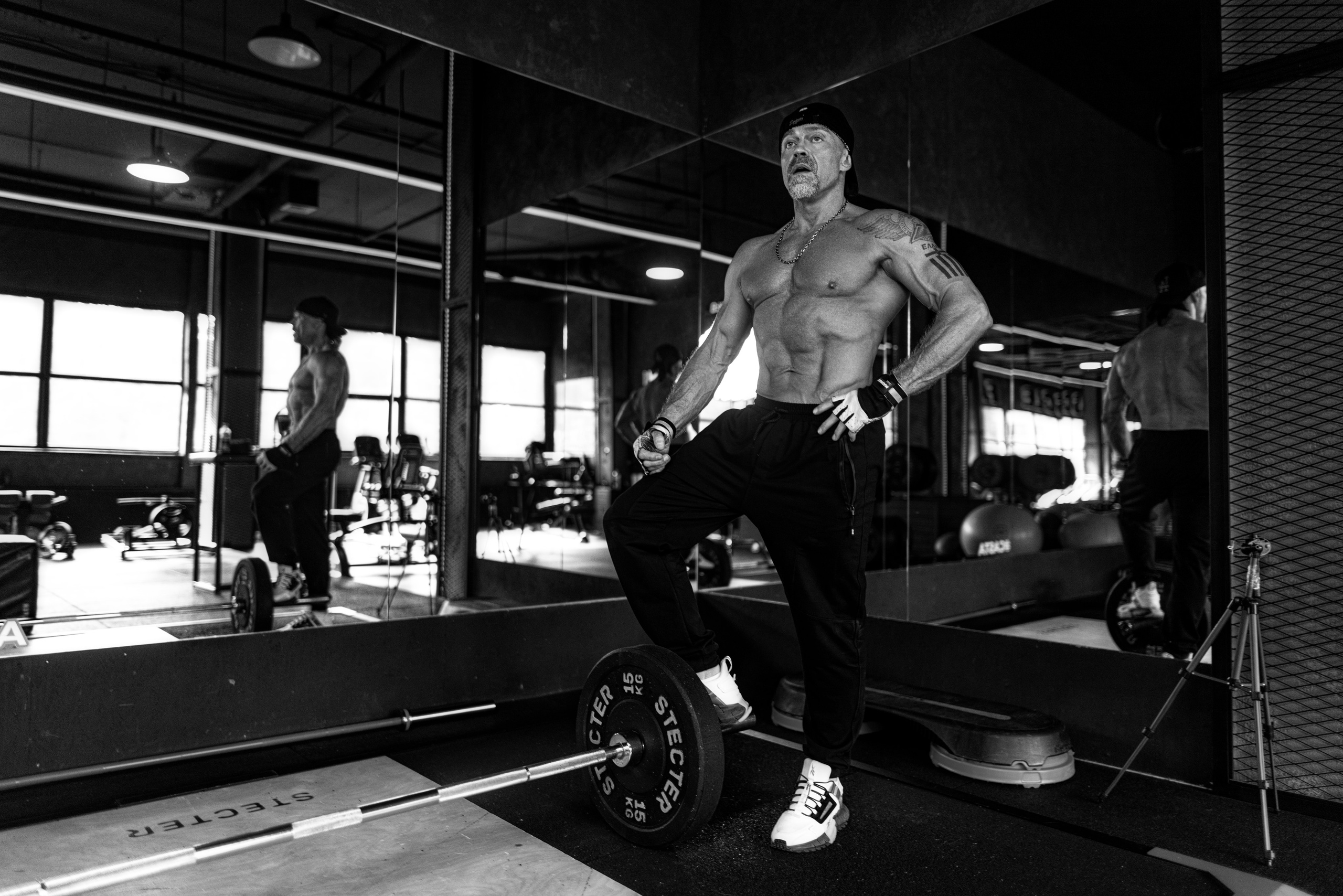 Съемка с Александром в тренажерном зале для контента. Дмитрий Шульгин, портретный фотограф в Воронеже