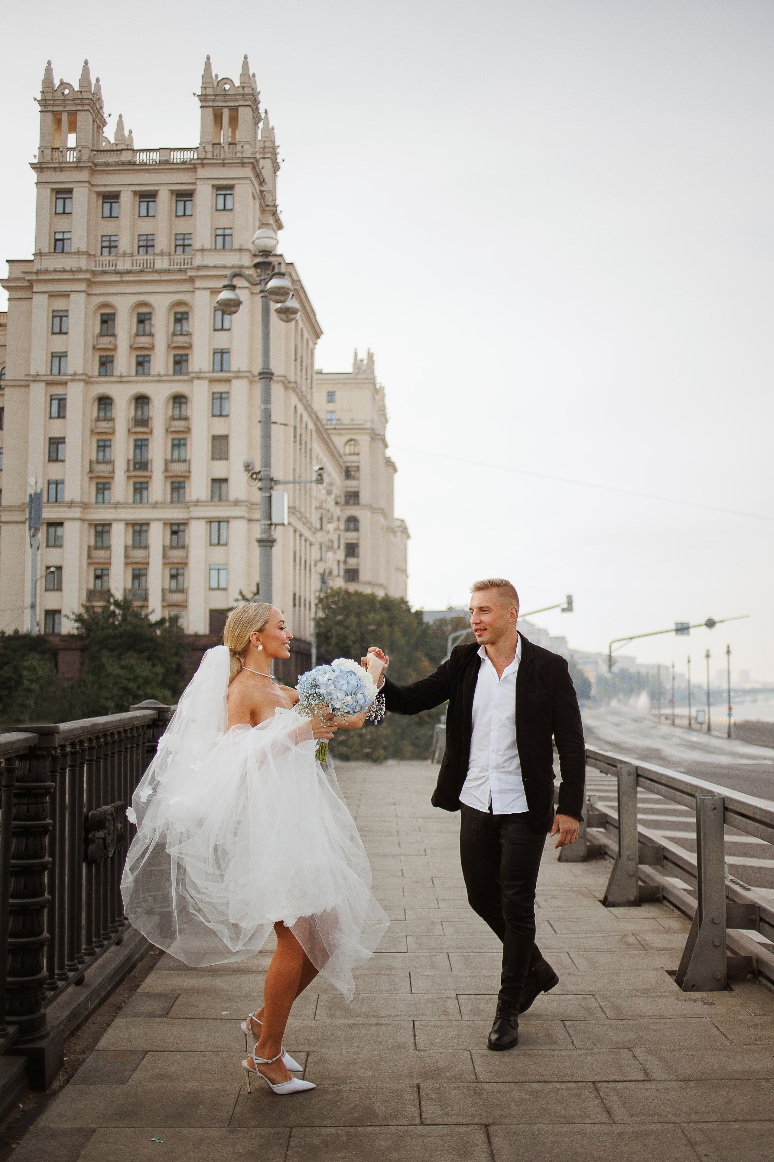 На мопеде Даша и Леша. Марковкина КрисТина