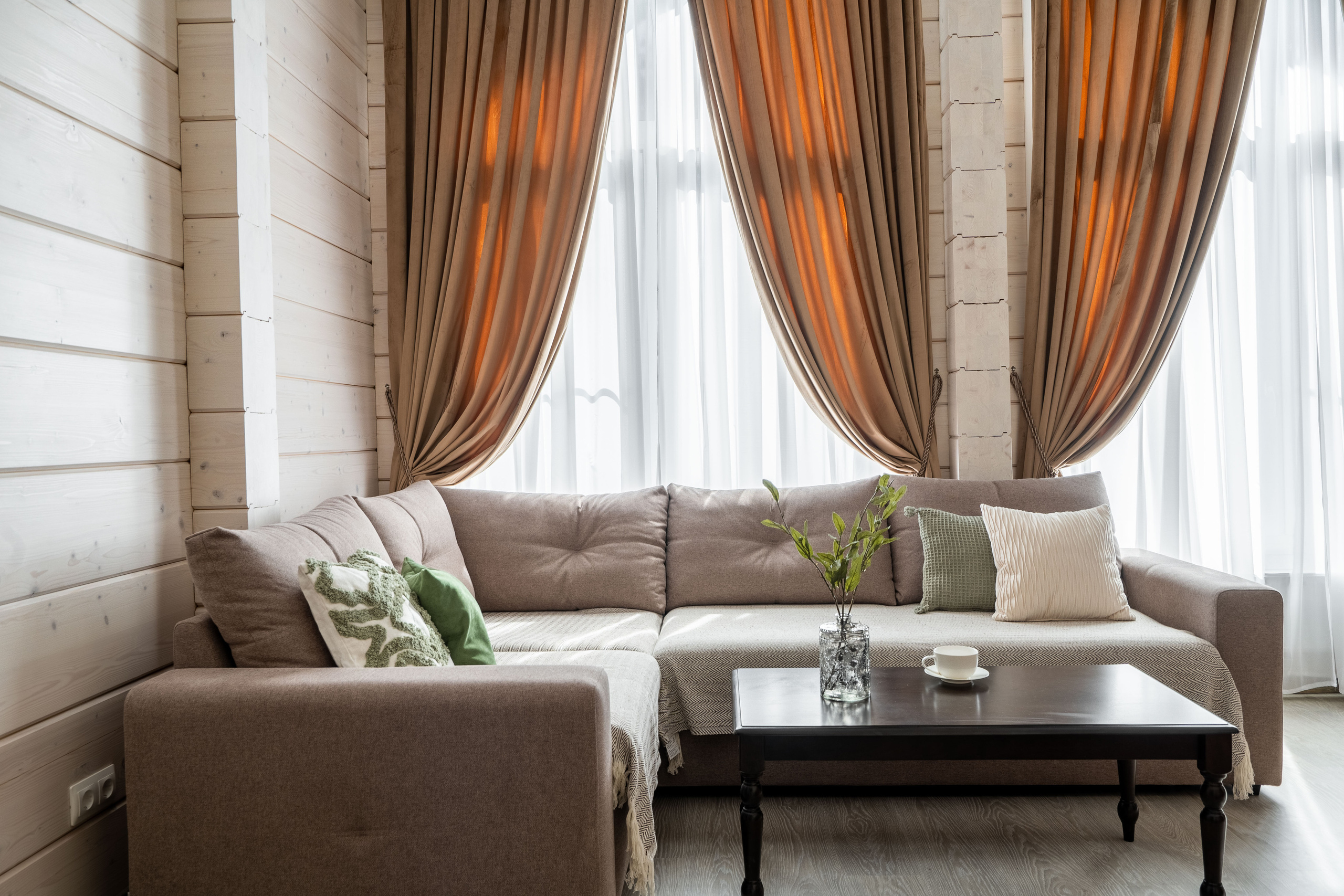 Хоумстейджинг загородного дома в поселке Золотые Пески