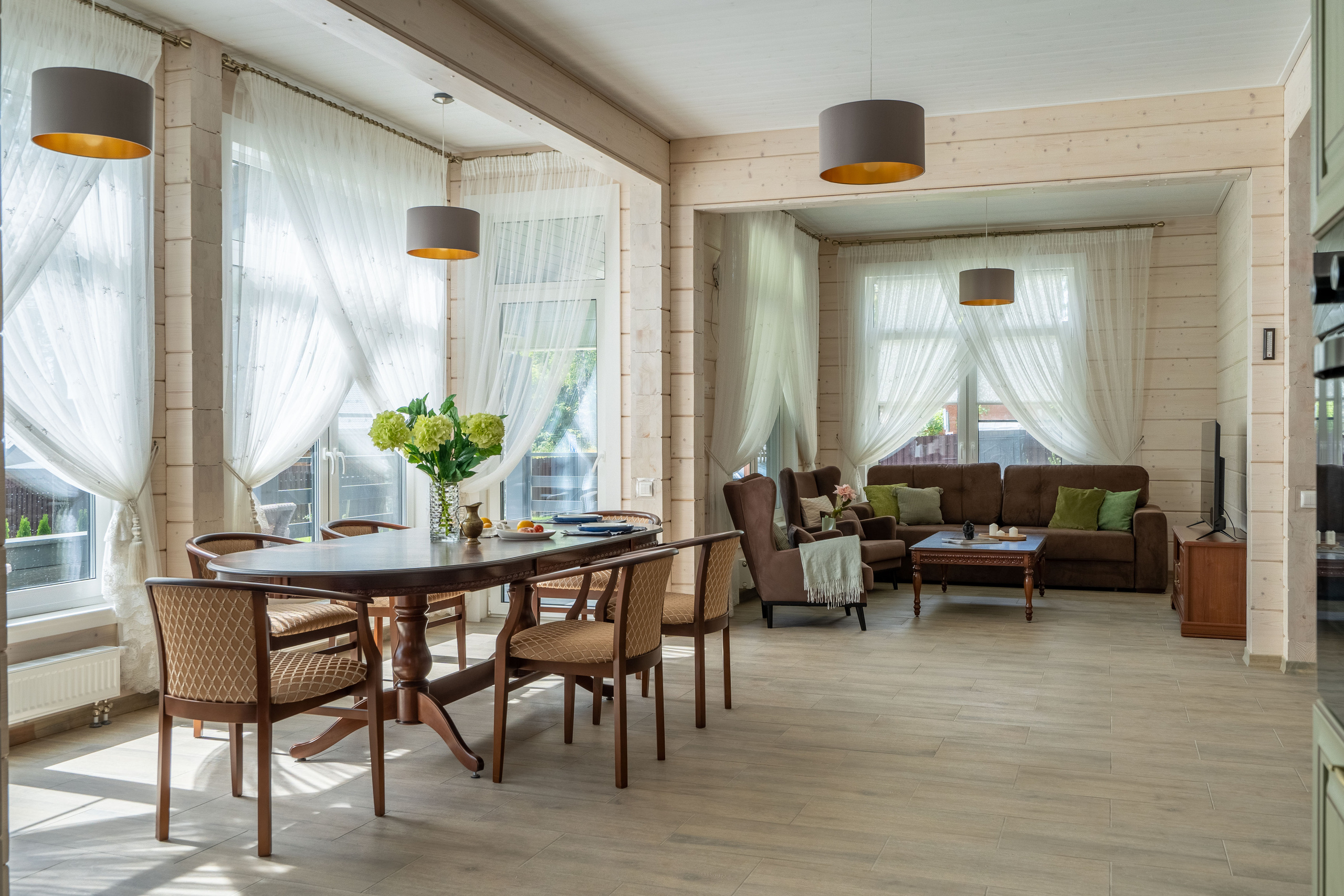 Хоумстейджинг загородного дома в поселке Золотые Пески