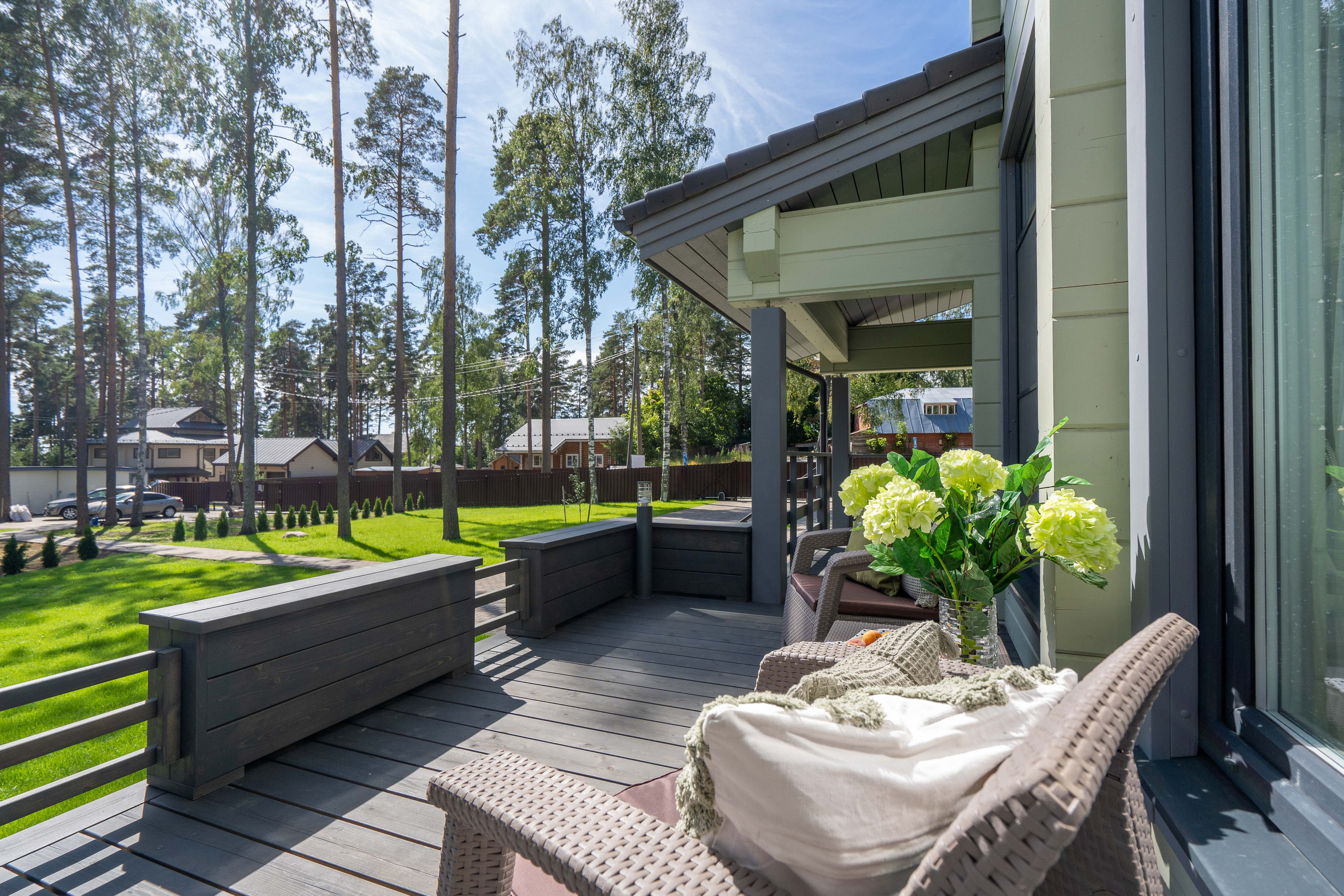 Хоумстейджинг загородного дома в поселке Золотые Пески