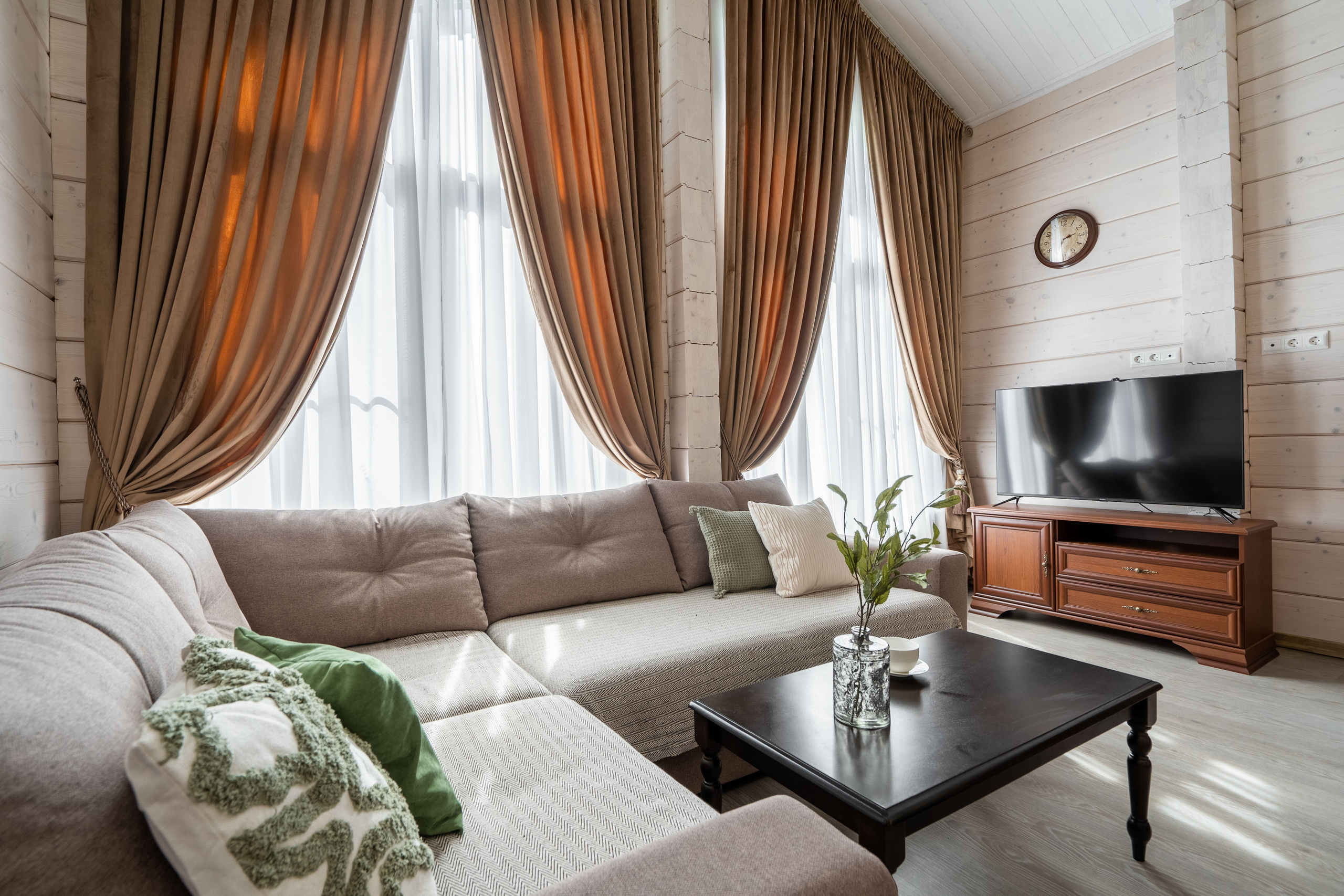 Хоумстейджинг загородного дома в поселке Золотые Пески