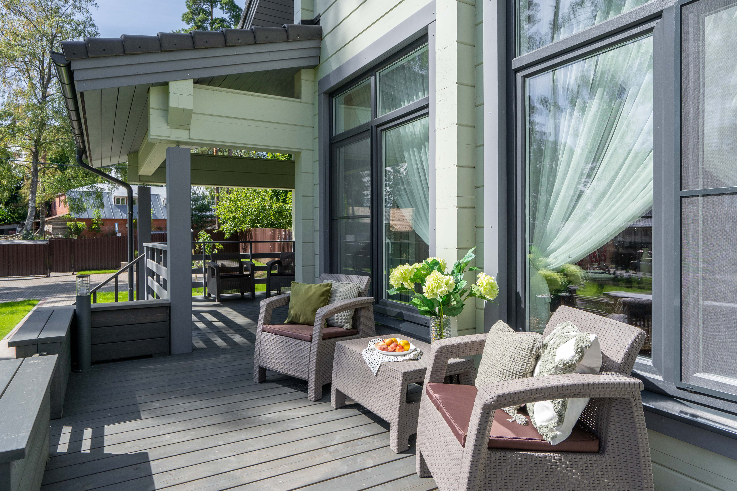 Хоумстейджинг загородного дома в поселке Золотые Пески