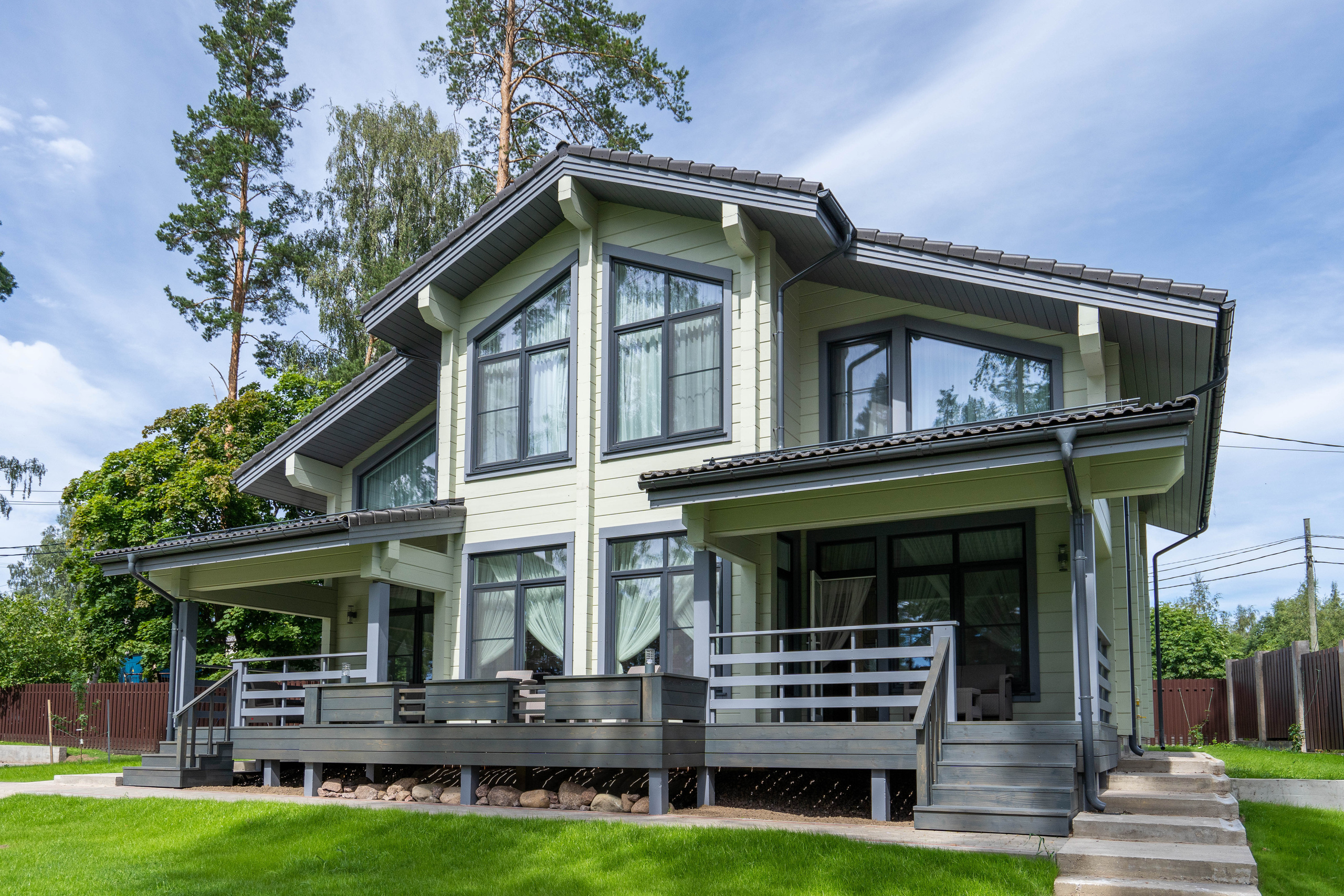 Хоумстейджинг загородного дома в поселке Золотые Пески