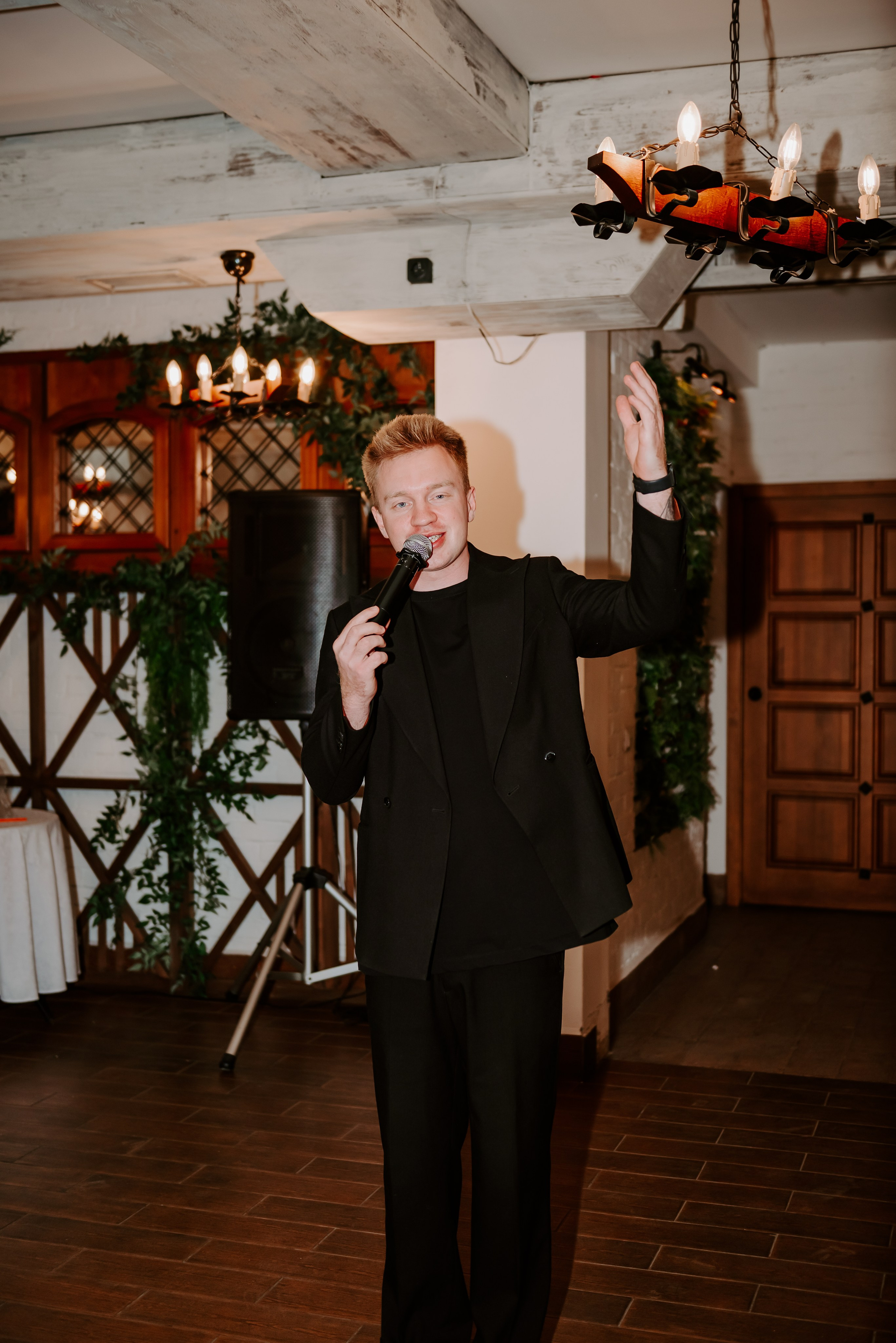 Свадебная фотосессия в музыкальном театре в г. Кемерово