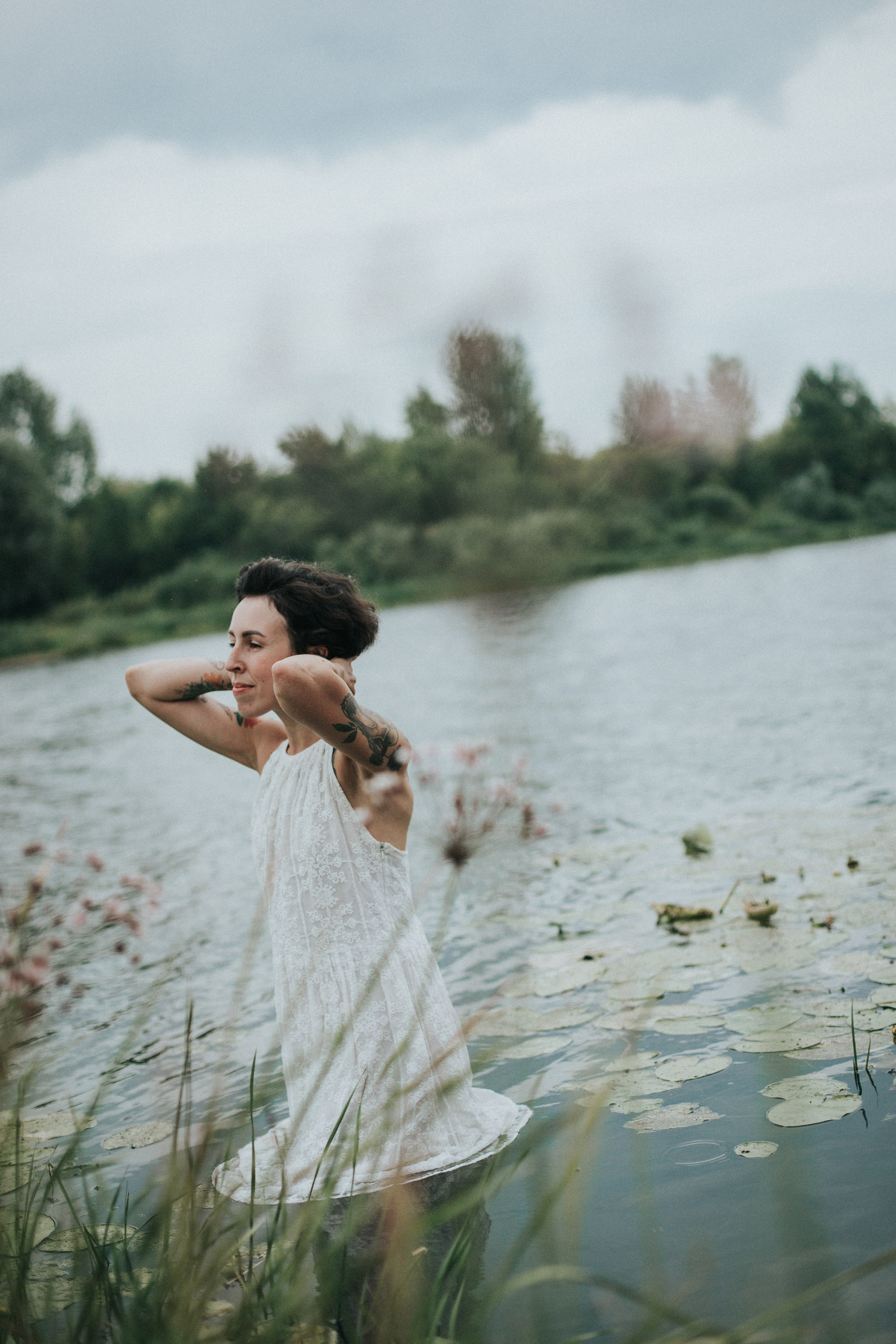 Есенин у реки. Фотограф в Нижнем Новгороде