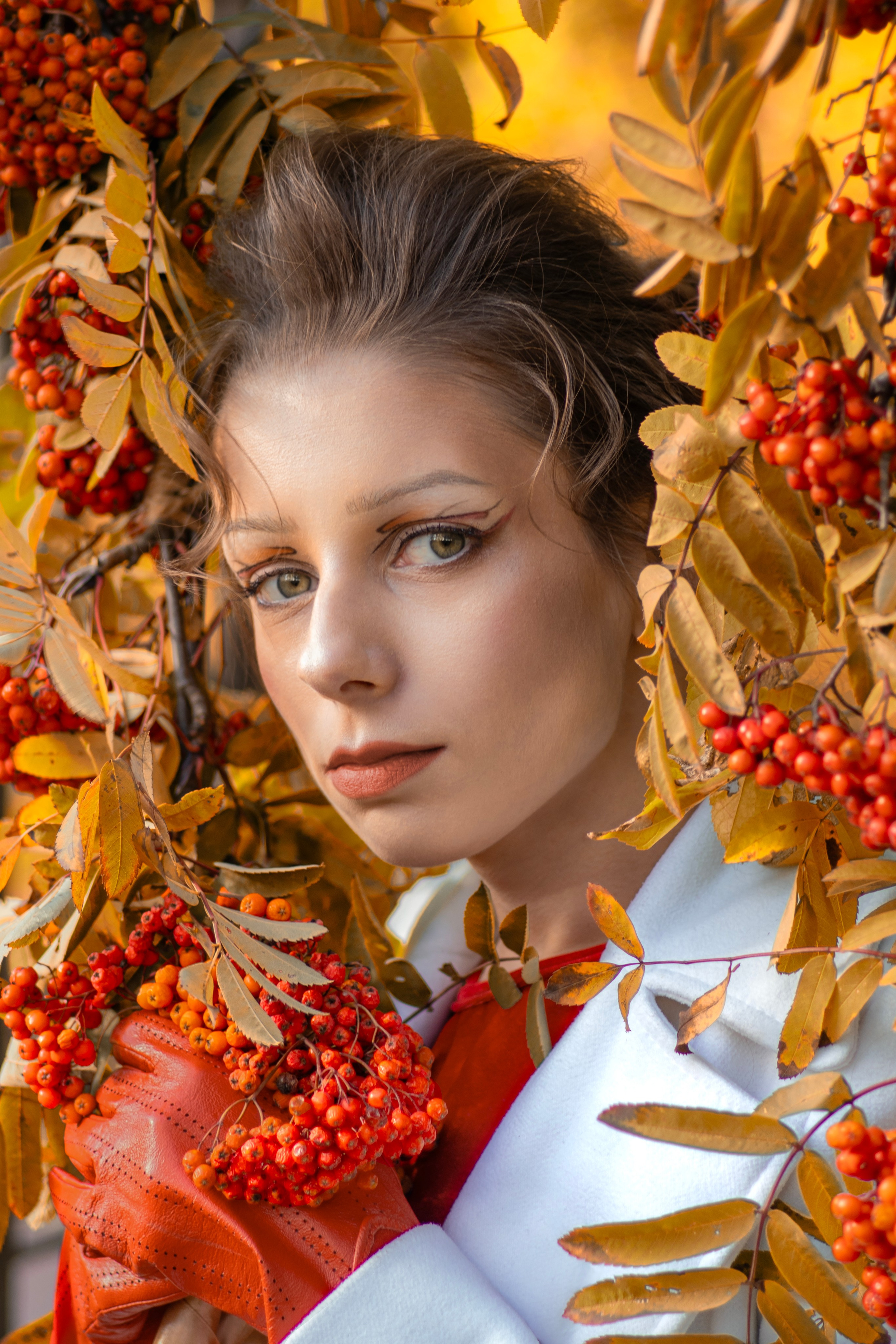 Лена с рябиной. Семейный и детский фотограф Антон Зорин