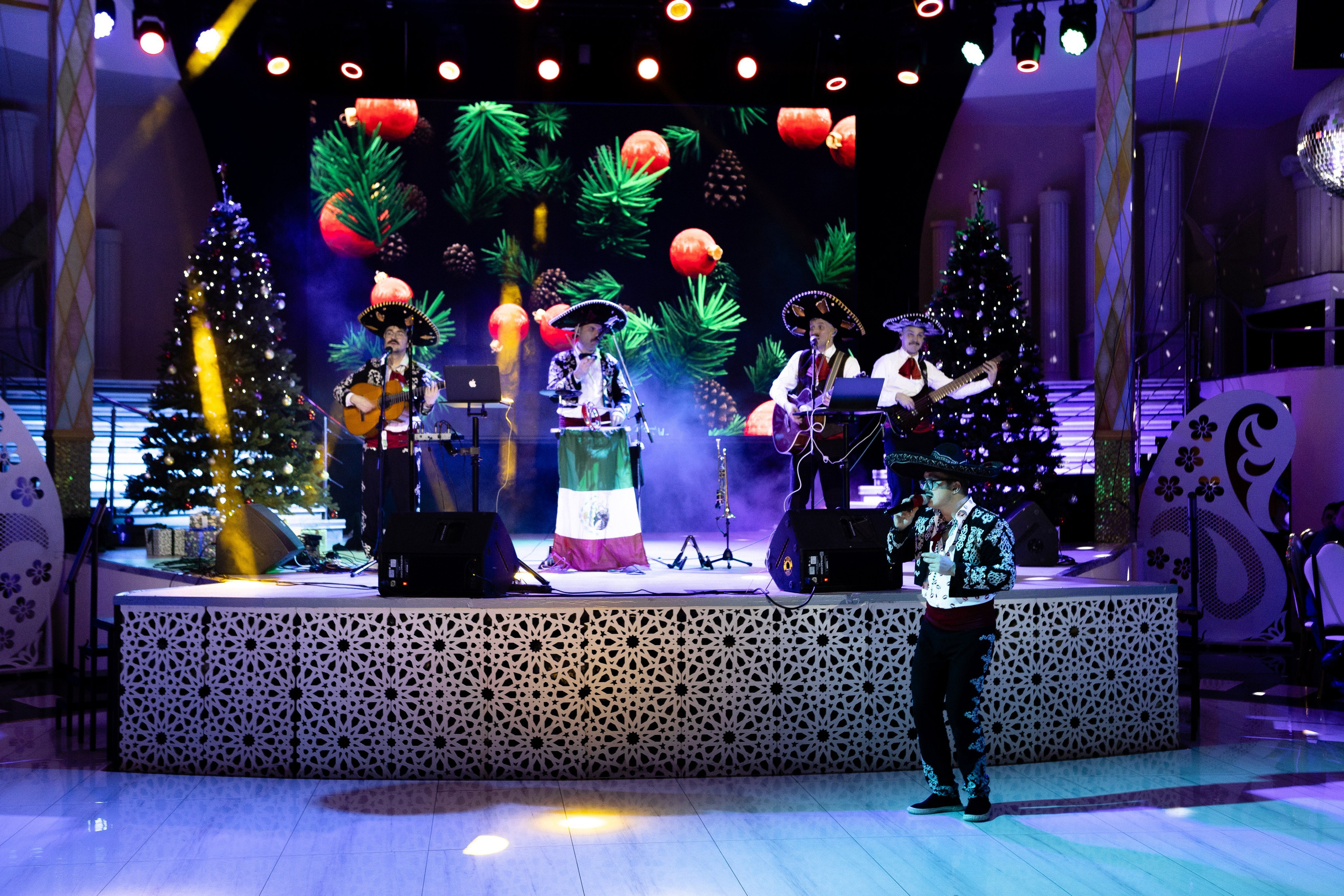 Репортажный Фотограф СПб: Корпоративы, События, Бизнес-портрет в Санкт-Петербурге. Фото и Видеосъемка на ваше мероприятие. Александр Романов