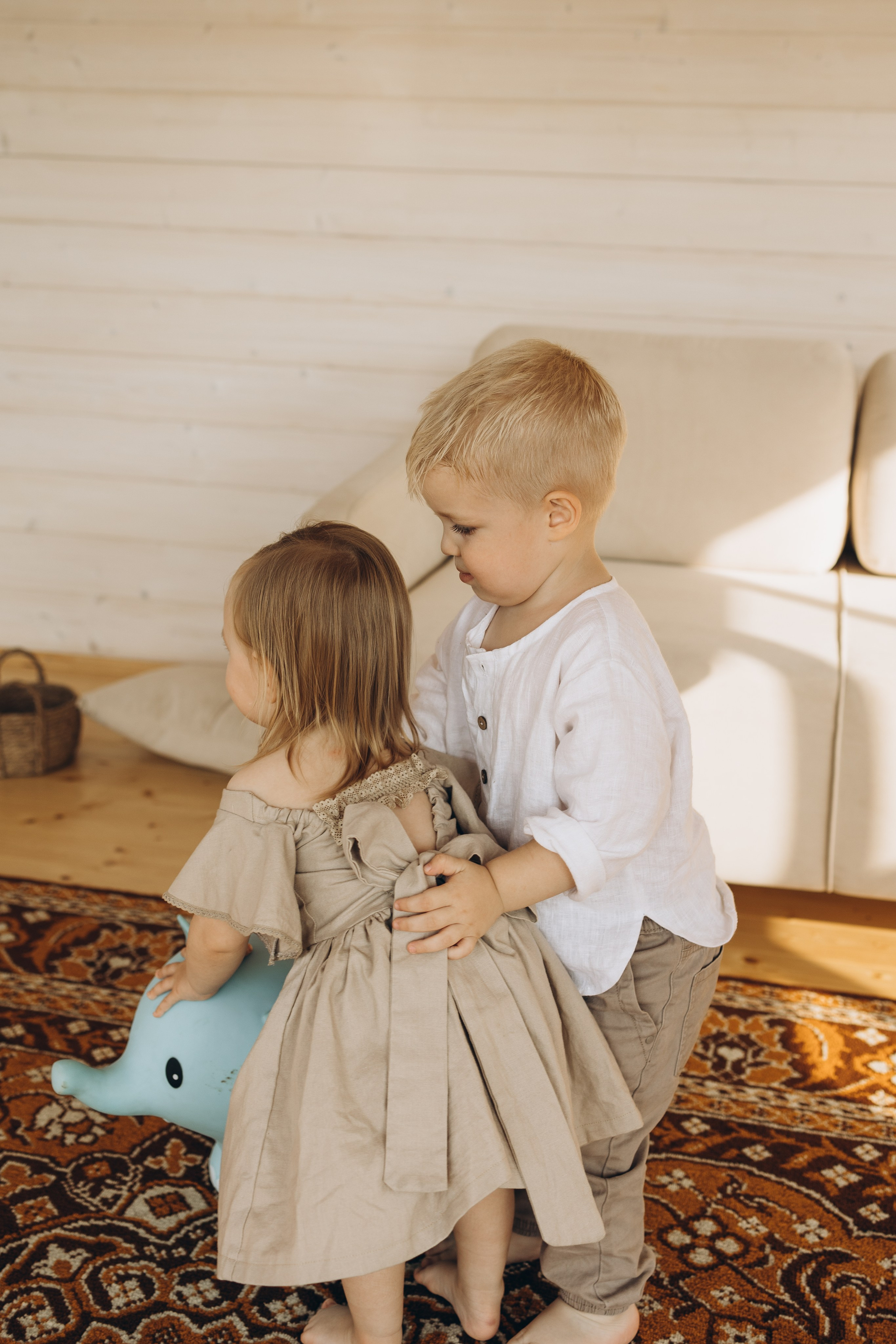 Оля и Мирослава Беседка. Семейный фотограф в Москве Виктория Ястребинская