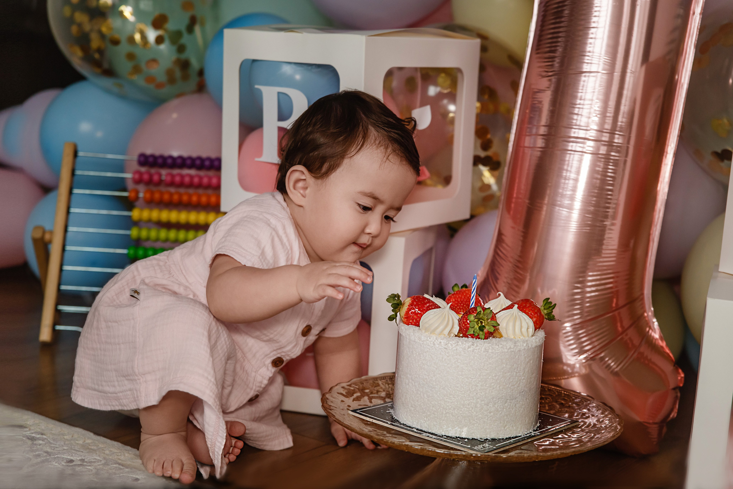 Lifestyle photo session for 1 year of birth. Professional family and children’s photographer in Izmir Irina Eron